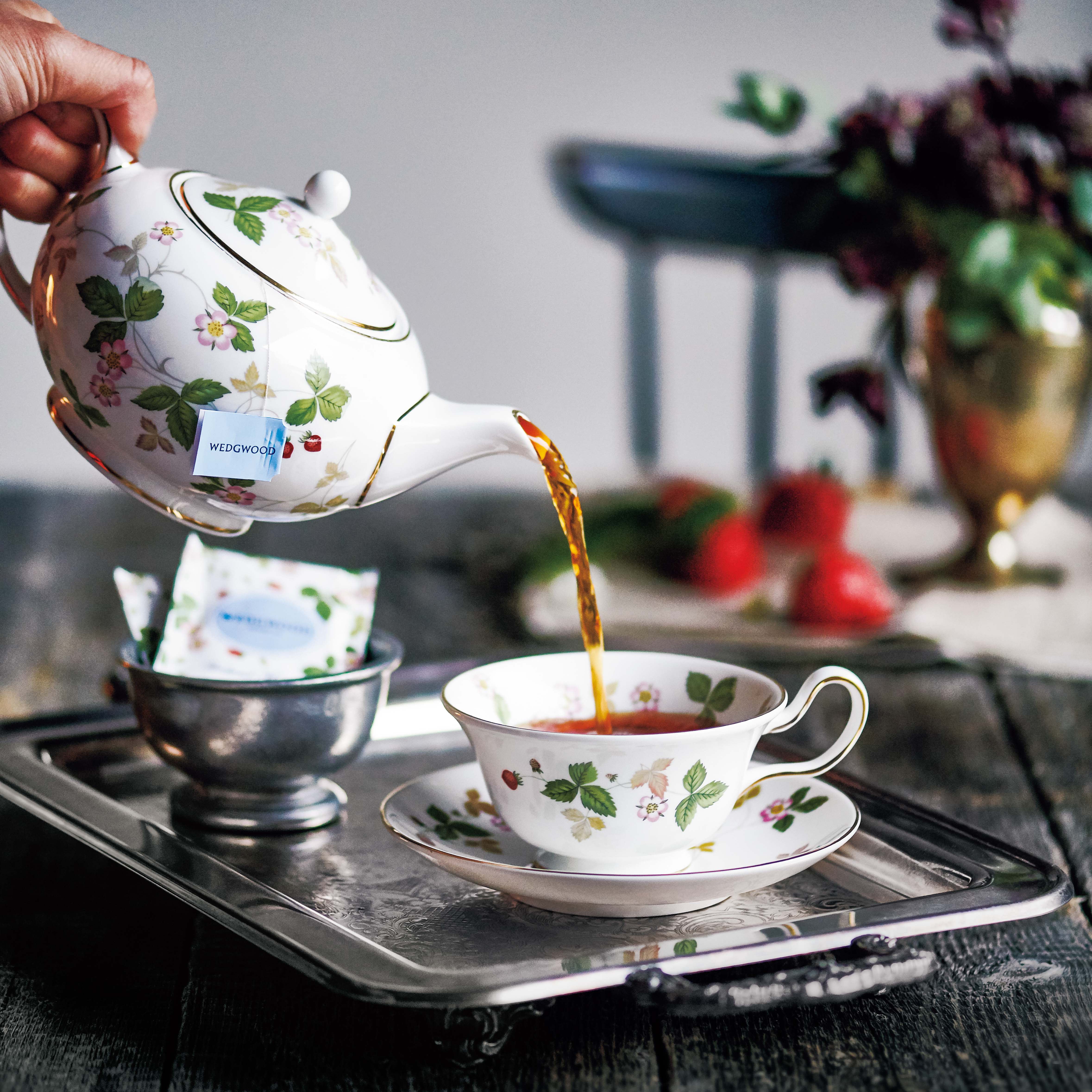 【出産内祝い・名入れ】WEDGWOOD 紅茶と選べるラスクセット