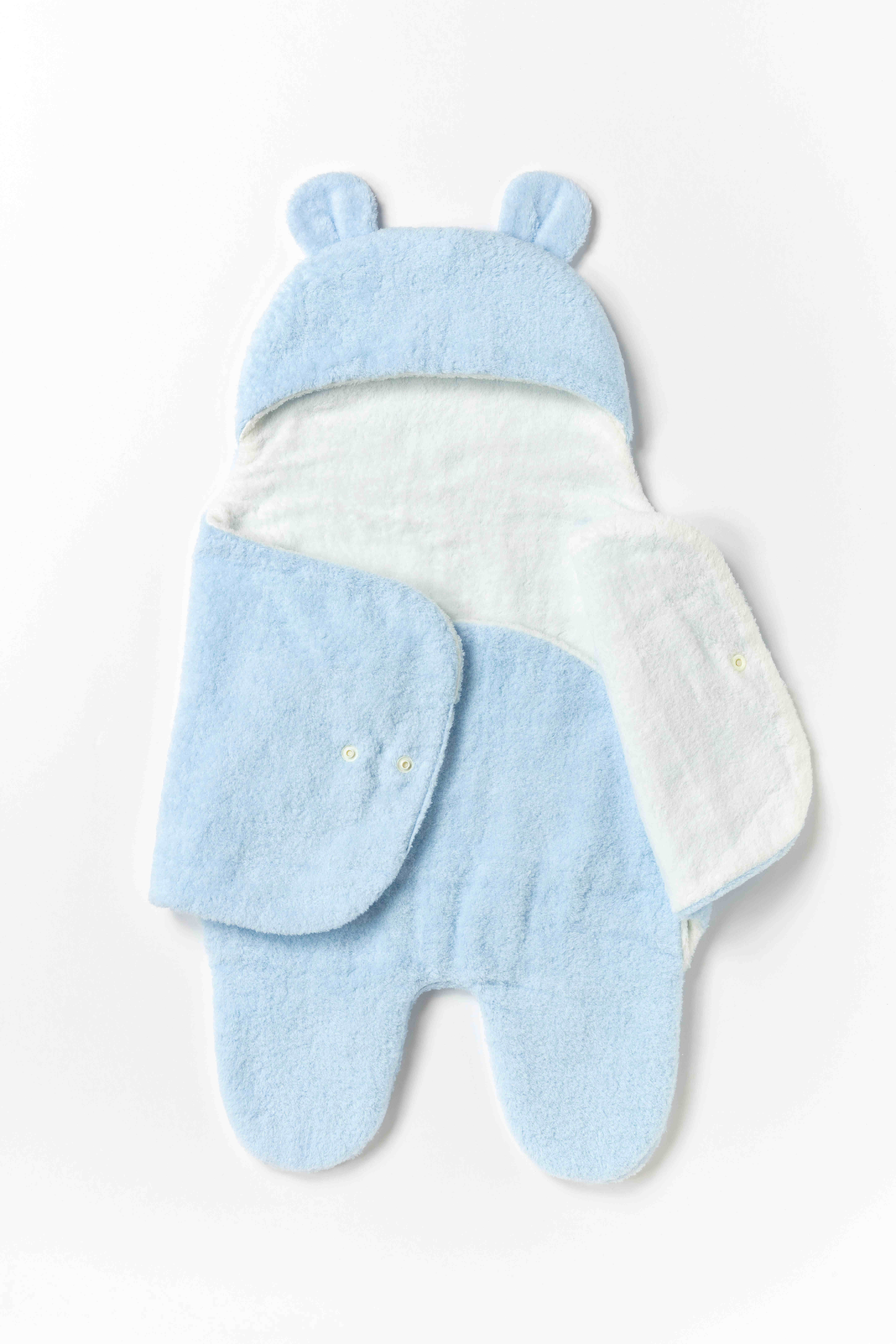 【最高級超長綿採用】わた媛ベビーギフトセット④　ブルー / カバーオールタイプおくるみ1枚・スタイ1枚・鈴入おもちゃ1個