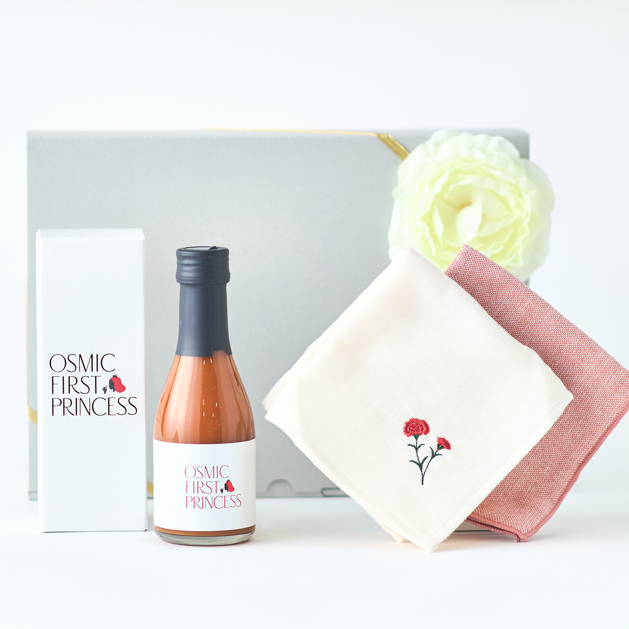 名入れハンカチとの極上トマトジュースのセット