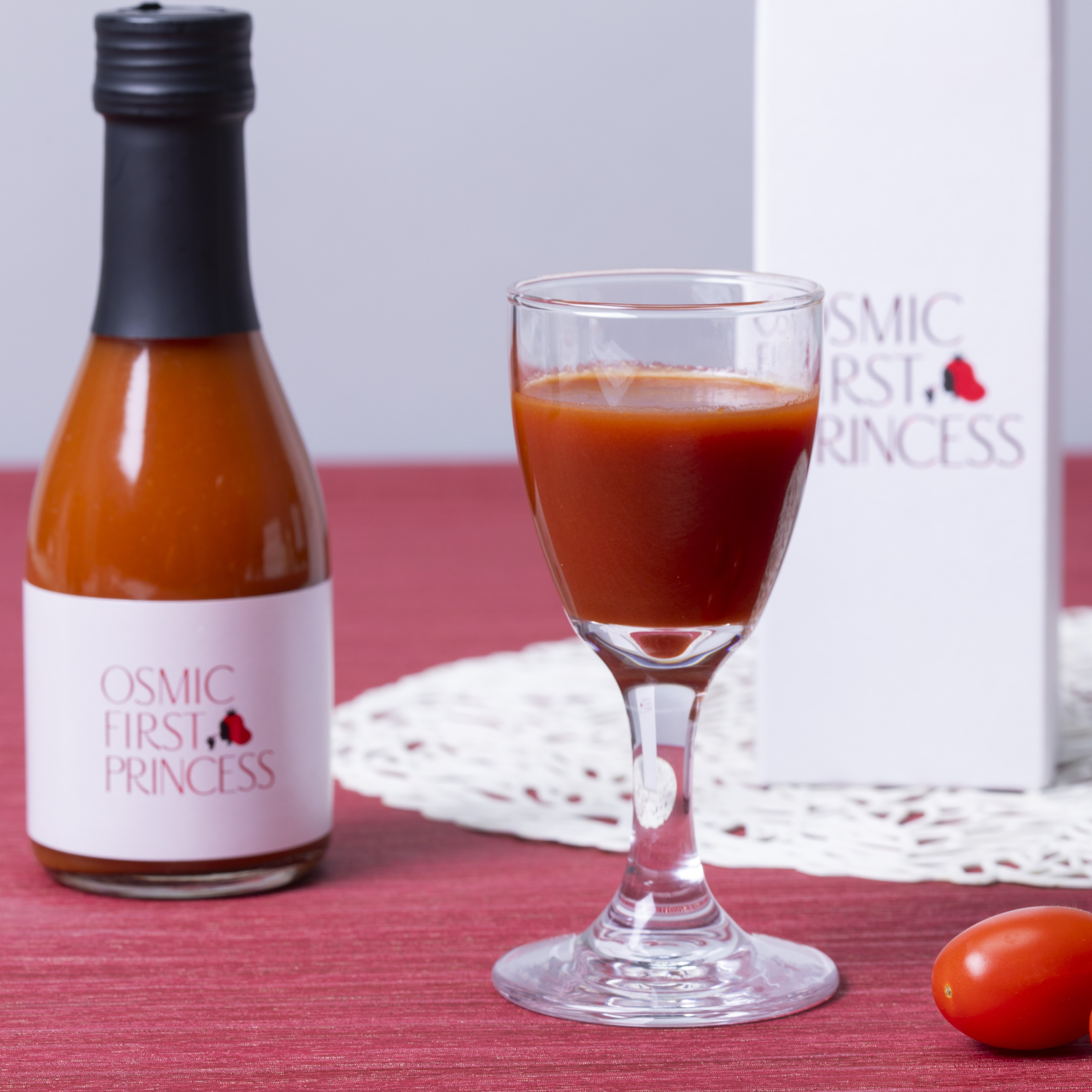 名入れハンカチとの極上トマトジュースのセット