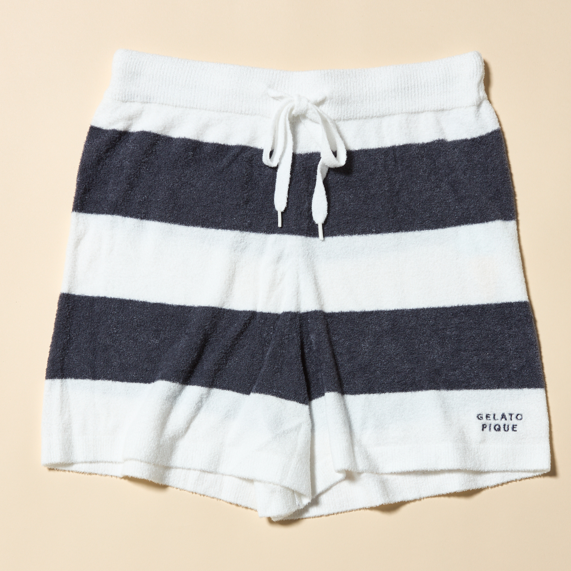 【WOMEN】CAT柄ワンポイントTシャツ＆スムーズィーlite2BDショートパンツ