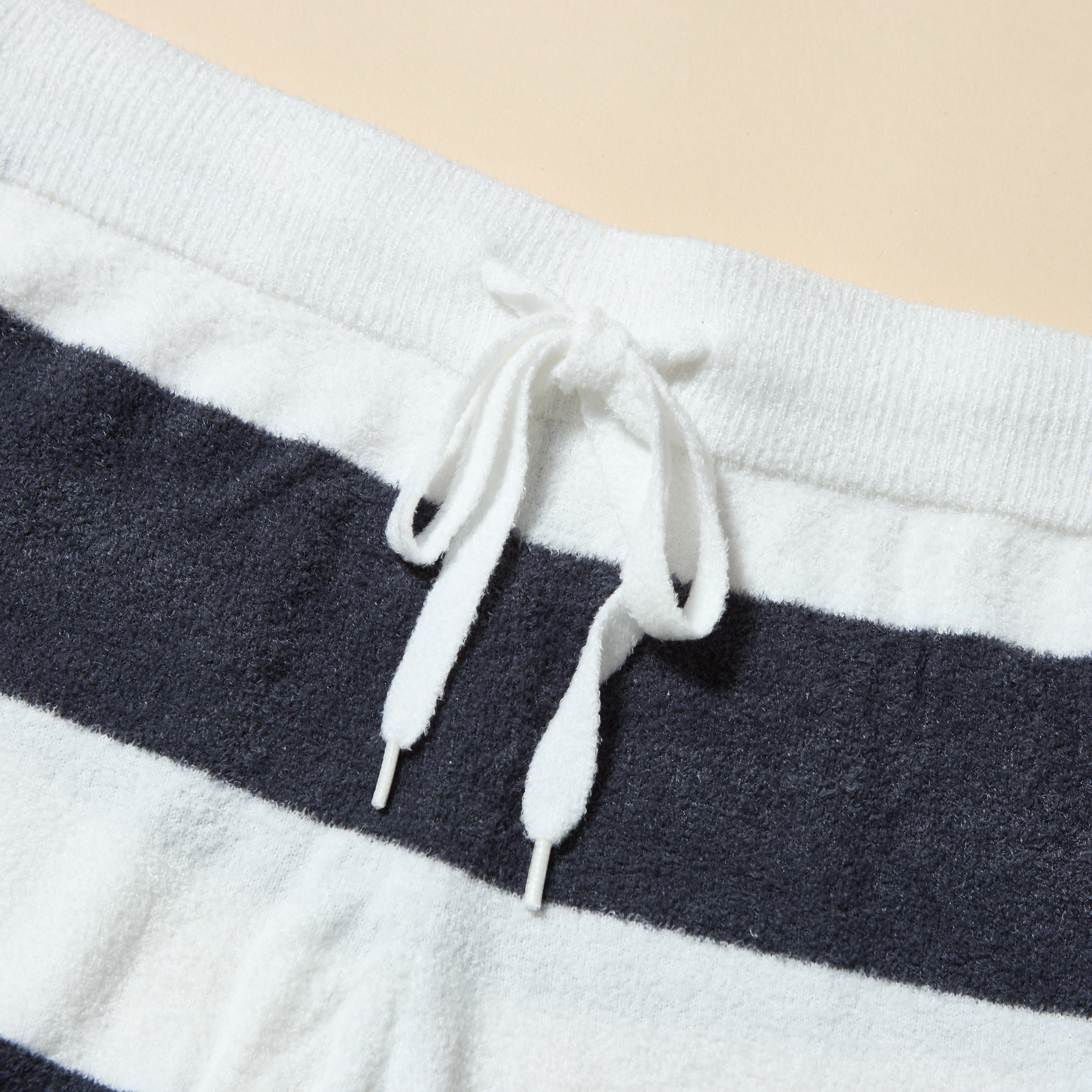 【WOMEN】CAT柄ワンポイントTシャツ＆スムーズィーlite2BDショートパンツ