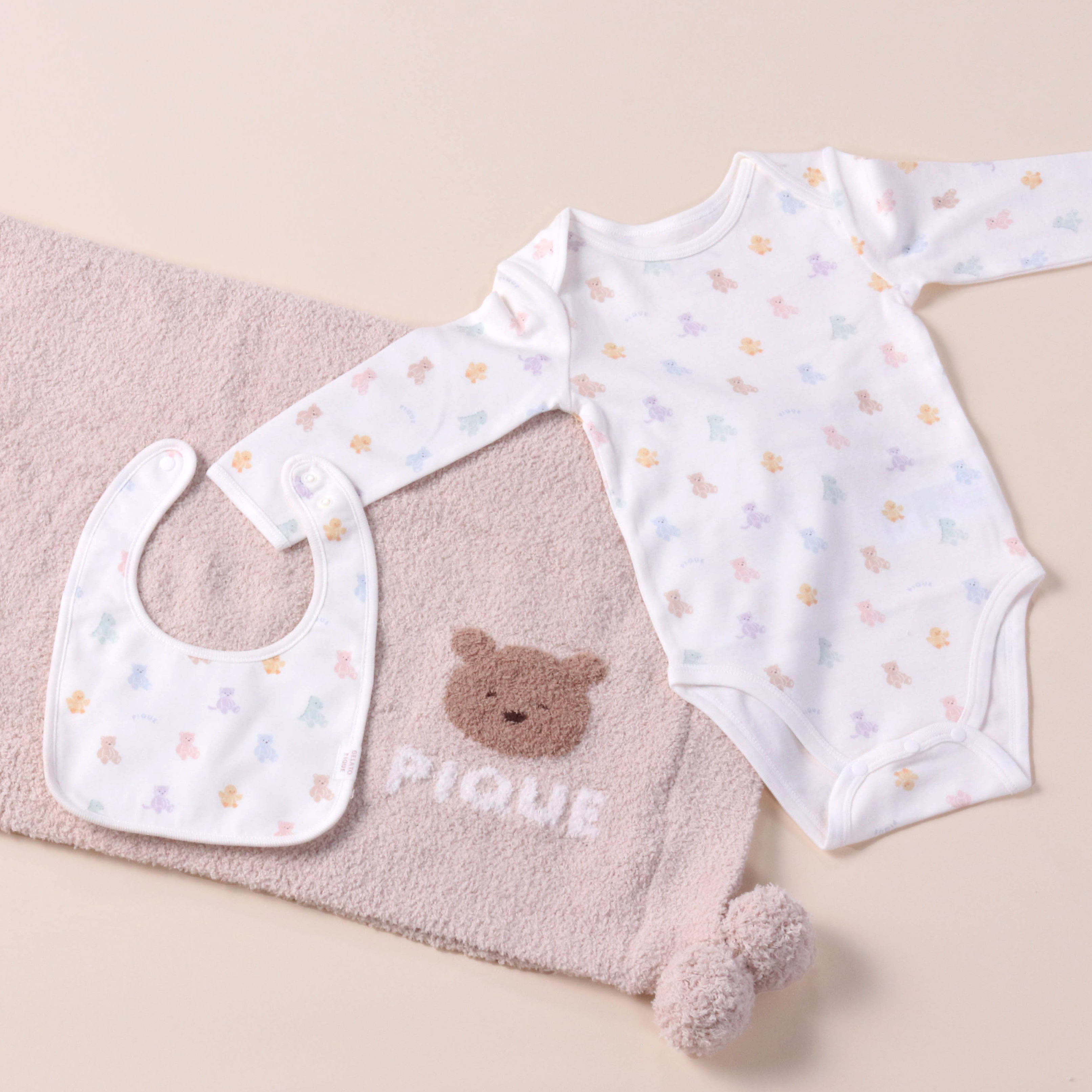 【BABY】ベビーギフトボックス 3点セット《ブランケット＆スタイ＆ボディスーツ》