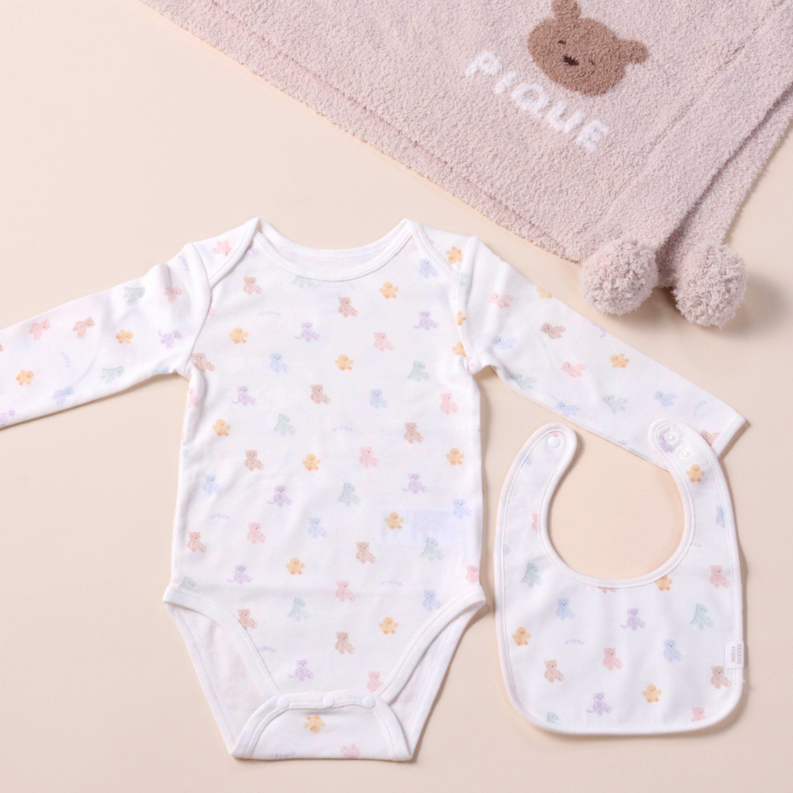 【BABY】ベビーギフトボックス 3点セット《ブランケット＆スタイ＆ボディスーツ》