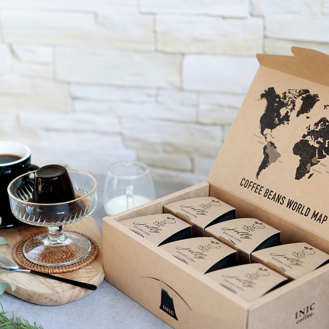 【母の日限定/日比谷花壇】華やかなアレンジメントと選べるひんやりスイーツのセット