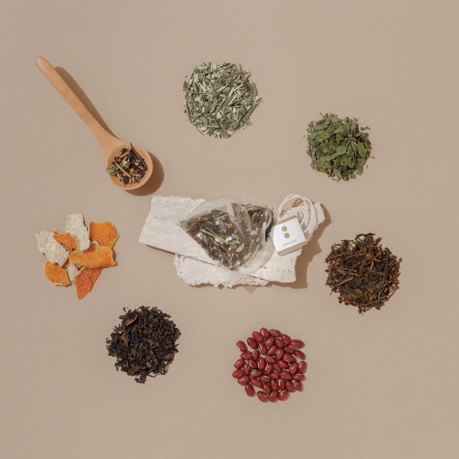 【母の日限定/日比谷花壇】華やかなアレンジメントと選べるドリンクセット