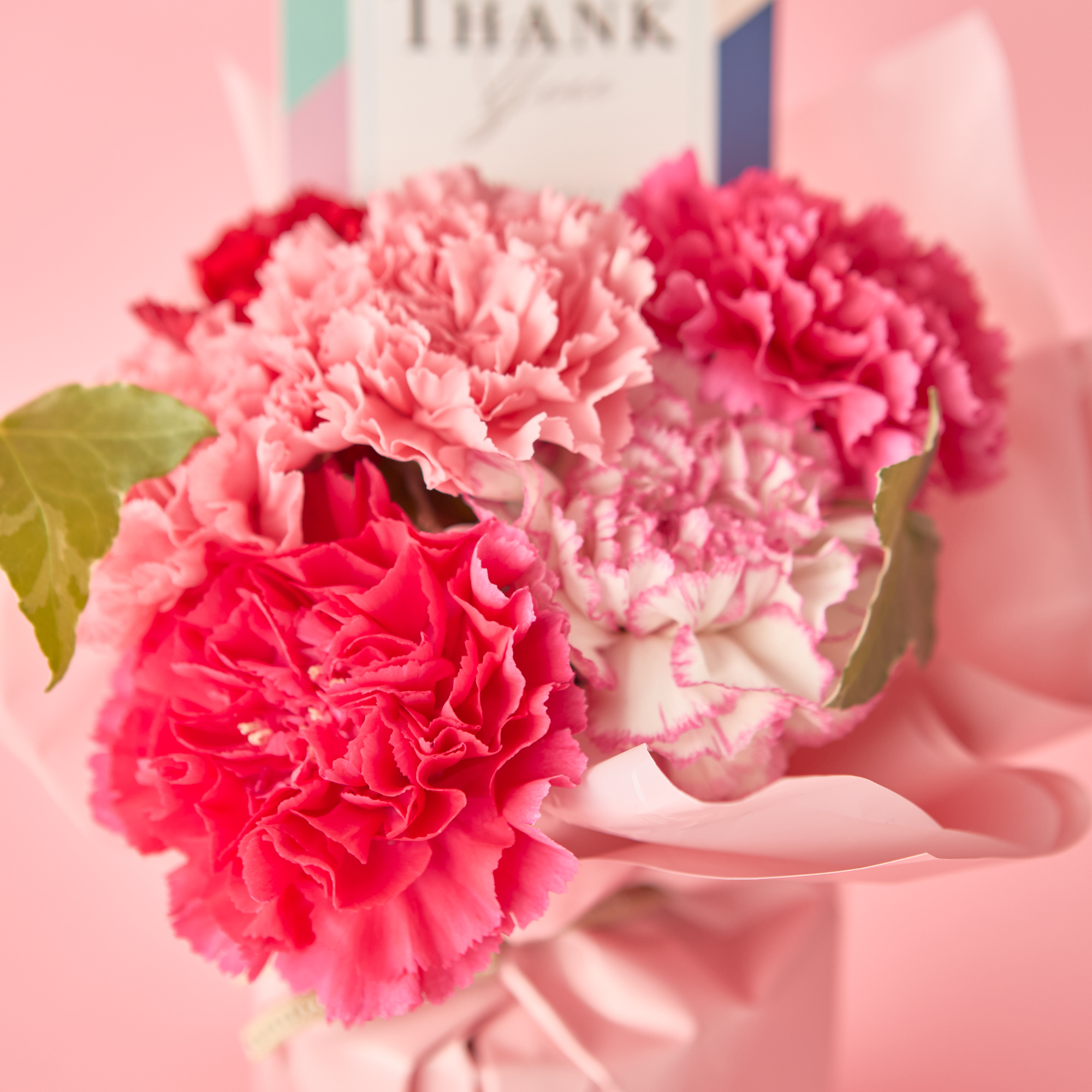 【母の日限定/日比谷花壇】そのまま飾れるスタンディングブーケと選べるホッと一息ドリンクセット