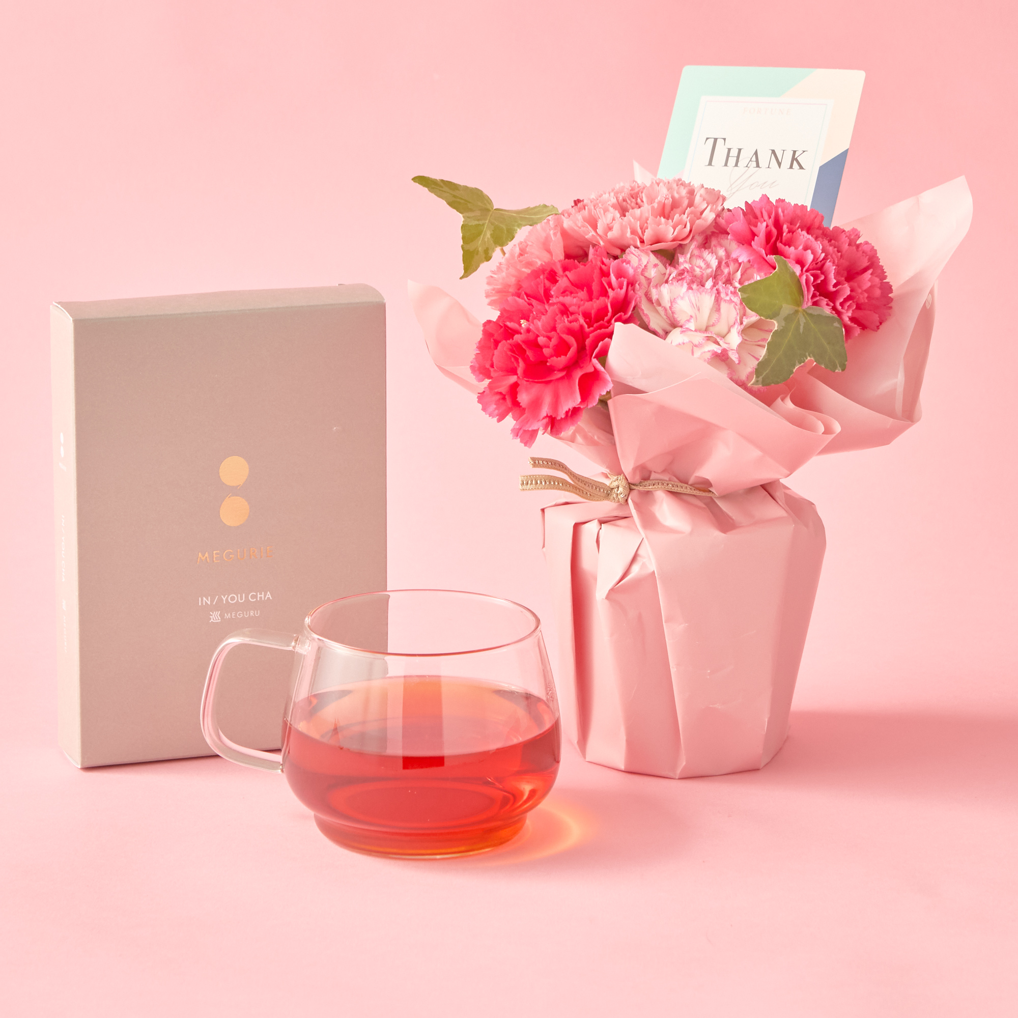 【母の日限定/日比谷花壇】そのまま飾れるスタンディングブーケと選べるホッと一息ドリンクセット