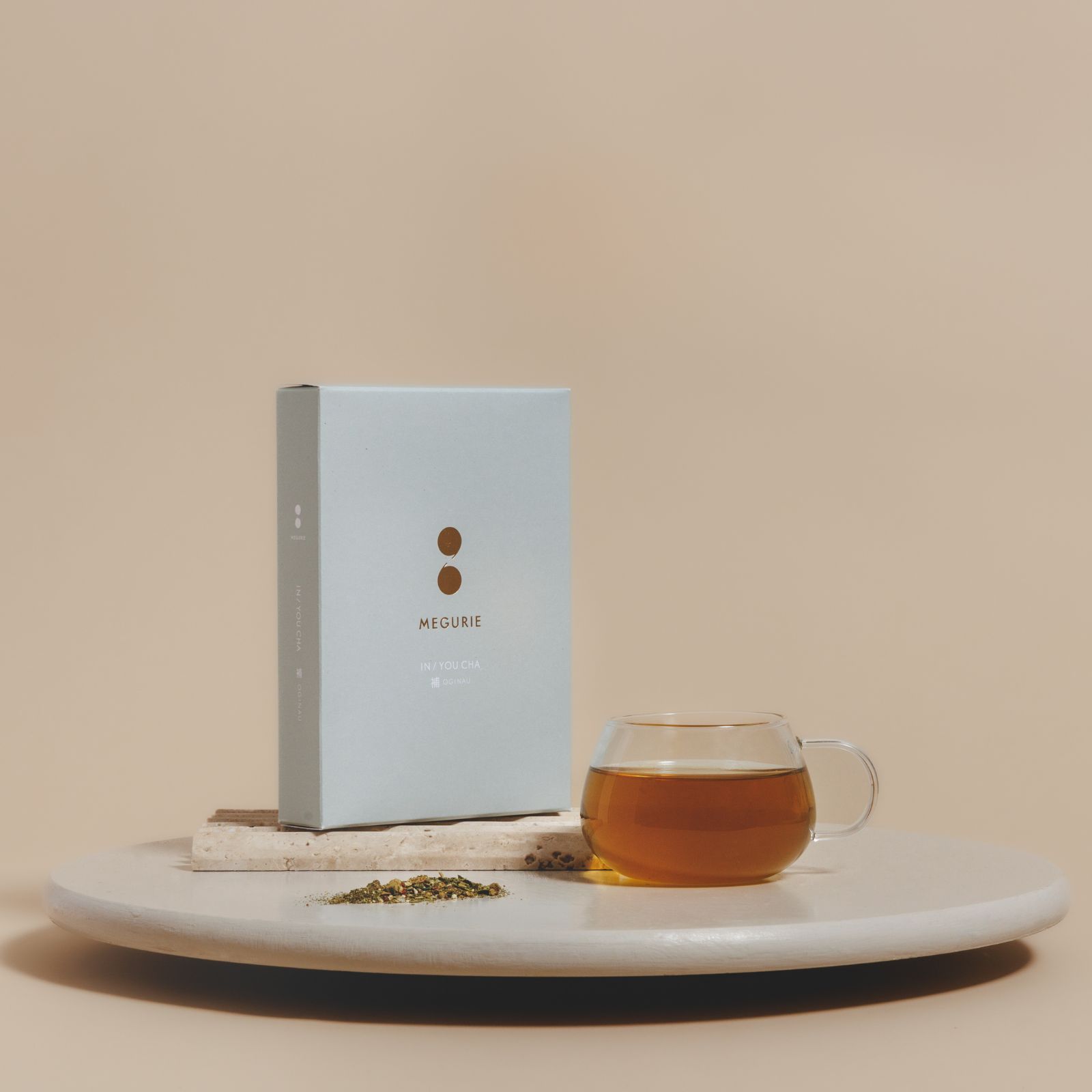 【母の日限定/日比谷花壇】そのまま飾れるスタンディングブーケと選べるホッと一息ドリンクセット