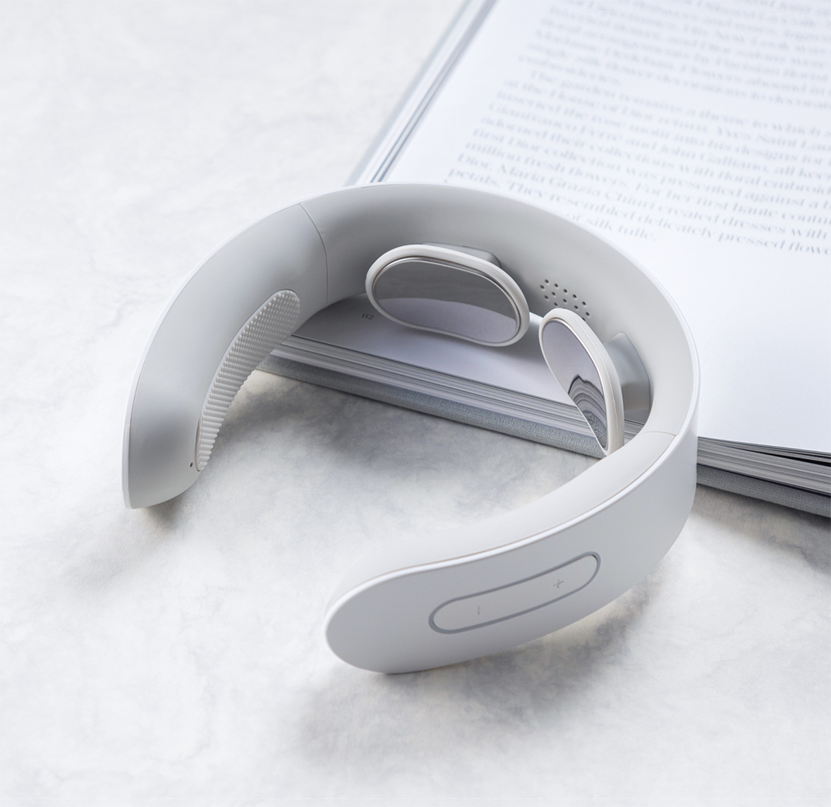 【母の日に贈る】選べるカーネーション＆疲れを癒す温熱＆EMS「NECK RELAX」