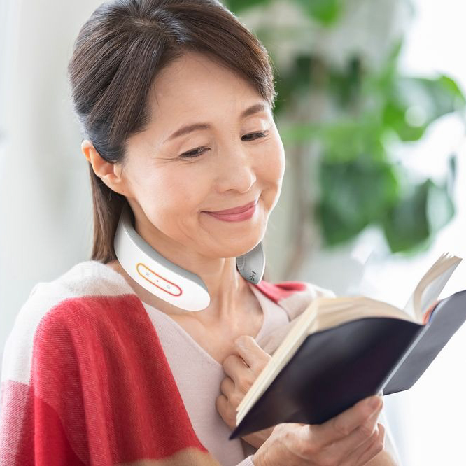 【母の日に贈る】選べるカーネーション＆疲れを癒す温熱＆EMS「NECK RELAX」