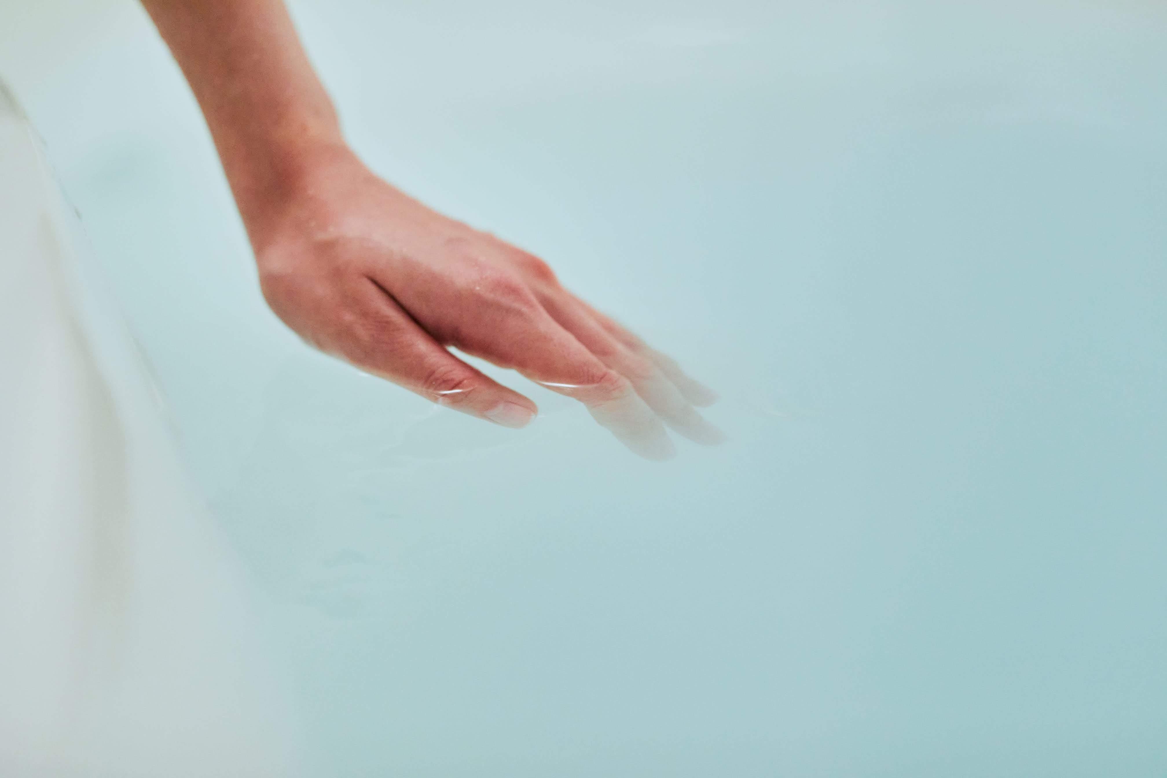 【母の日に贈る】選べるカーネーション＆限りなく天然温泉に近い入浴剤「HAA（5個入り）」