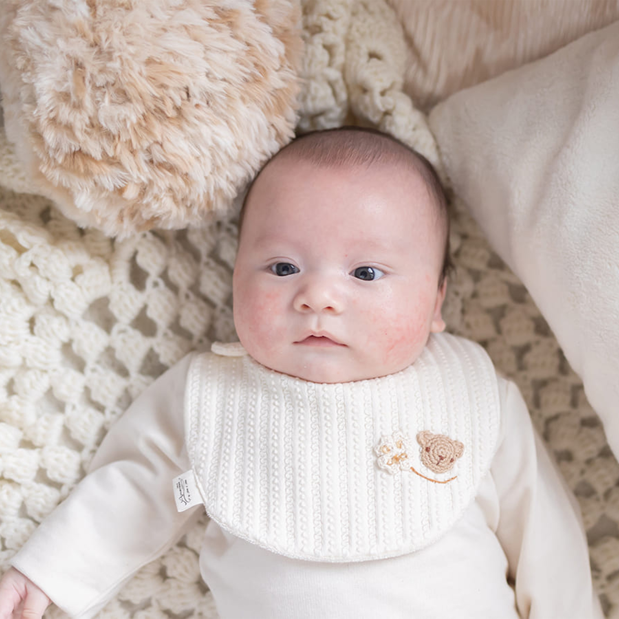 【BOX付】ギフトセット/スタイ&ガーゼハンカチ/手編みモチーフ