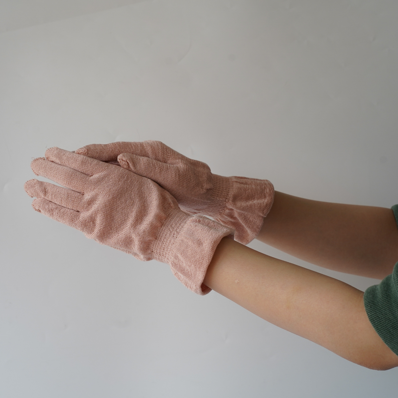 【手荒れや乾燥が気になる方に】シルク100%の手袋