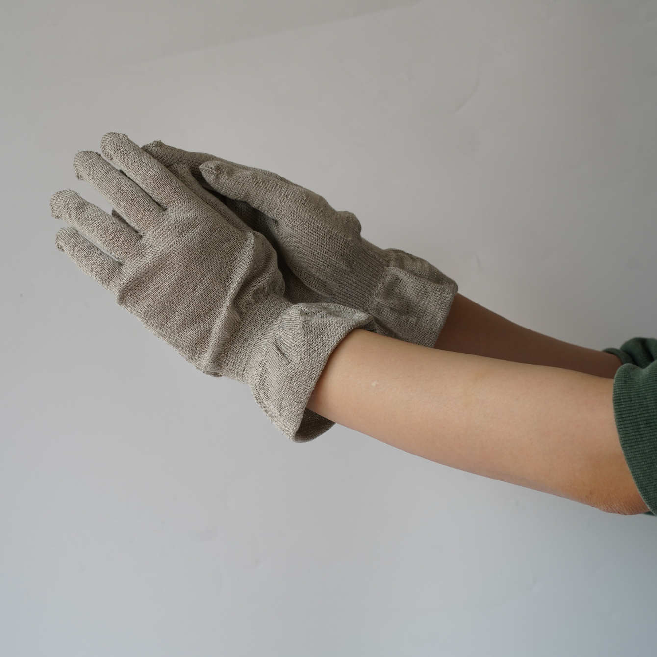 【手荒れや乾燥が気になる方に】シルク100%の手袋