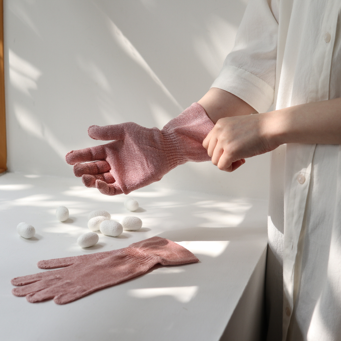 【手荒れや乾燥が気になる方に】シルク100%の手袋