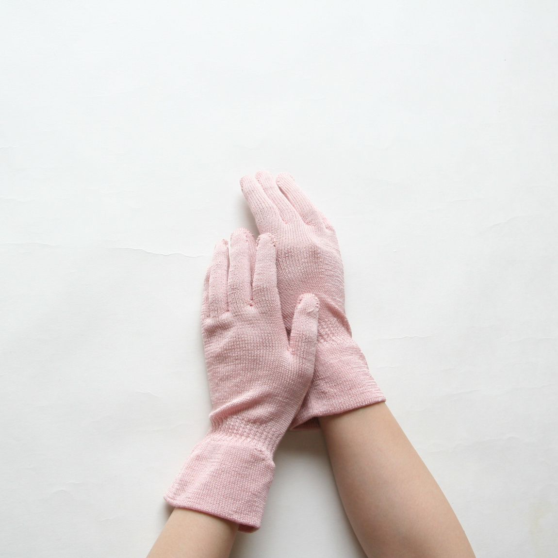 【手荒れや乾燥が気になる方に】シルク100%の手袋