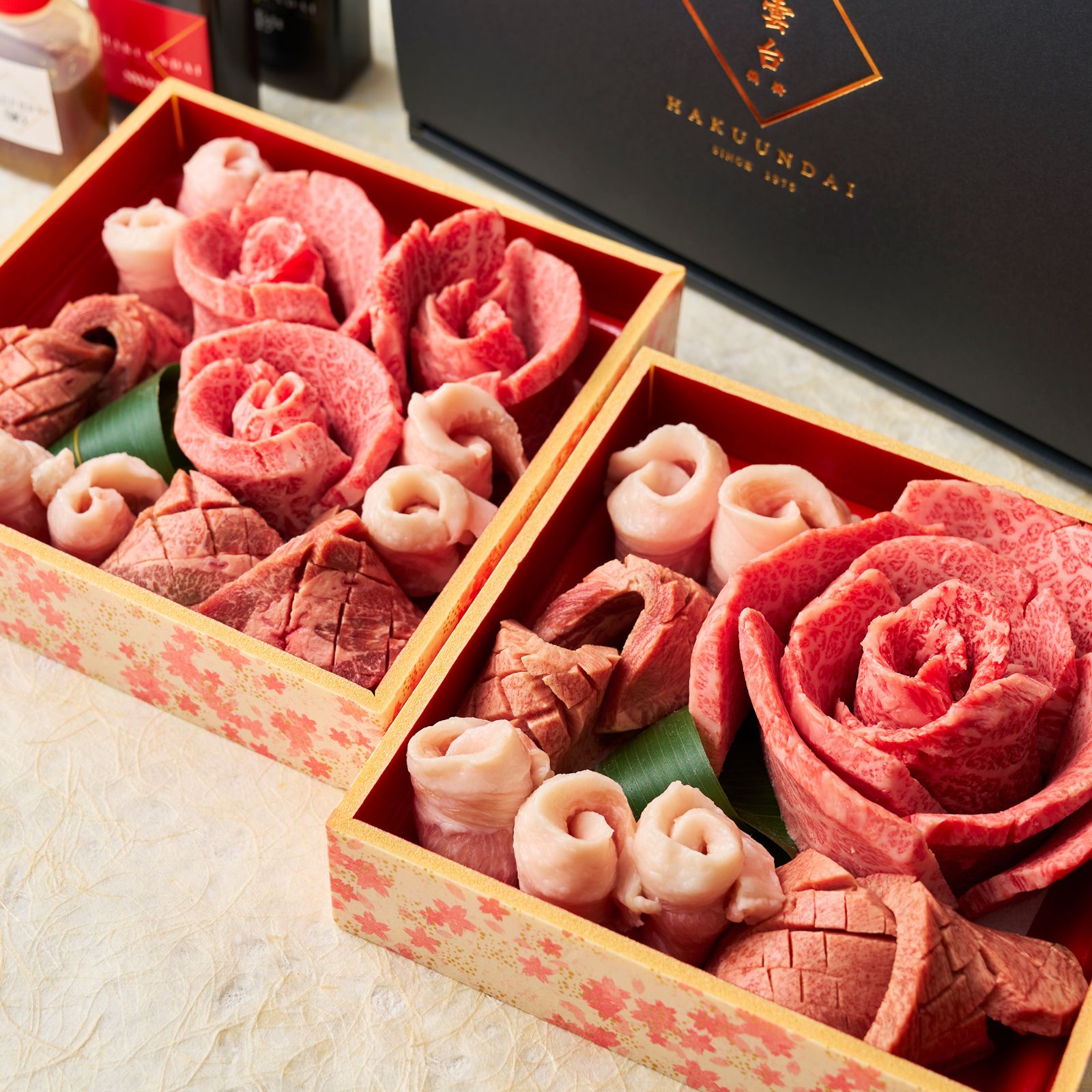 週末お値下げ！新品タグ付き！薔薇のモチーフ シックで上品！高級感有ります 2022年クリスマスコフレ】「スック」のホリデーコレクションは“冬薔薇