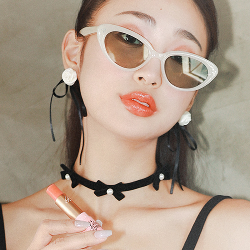 クリーミーリップシャイン〈全3色〉