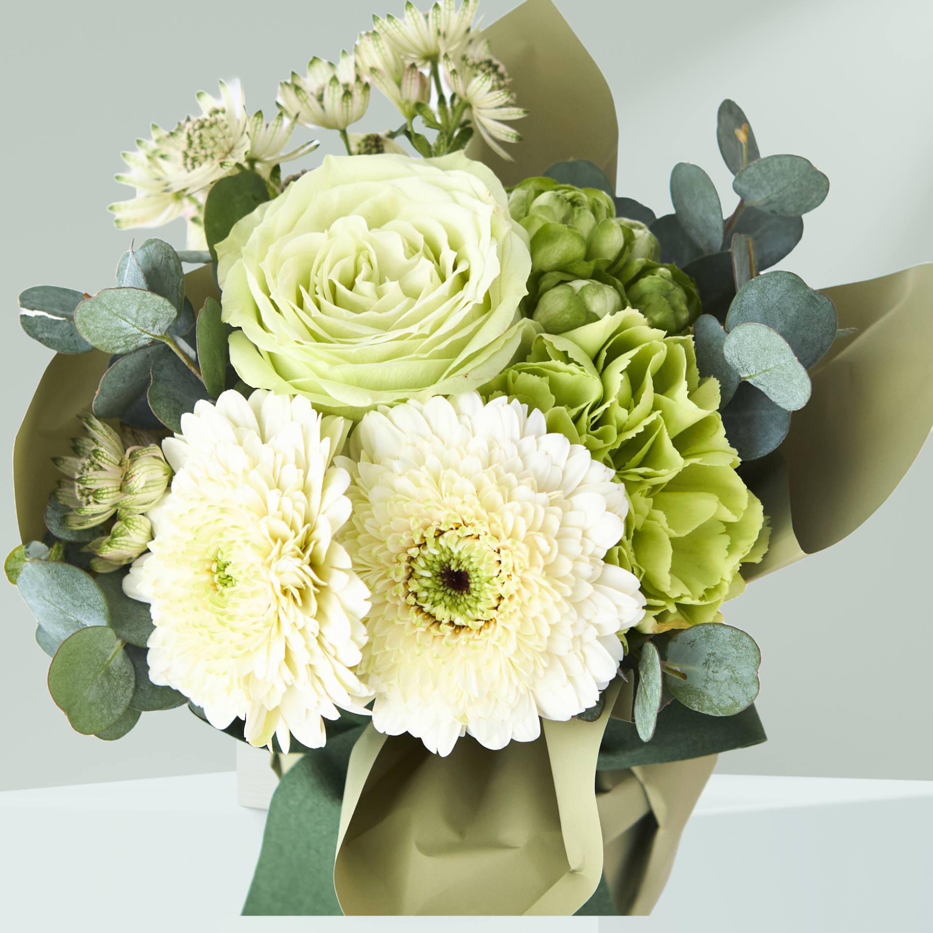 お花で気持ちを届ける そのまま飾れるスタンディングブーケ