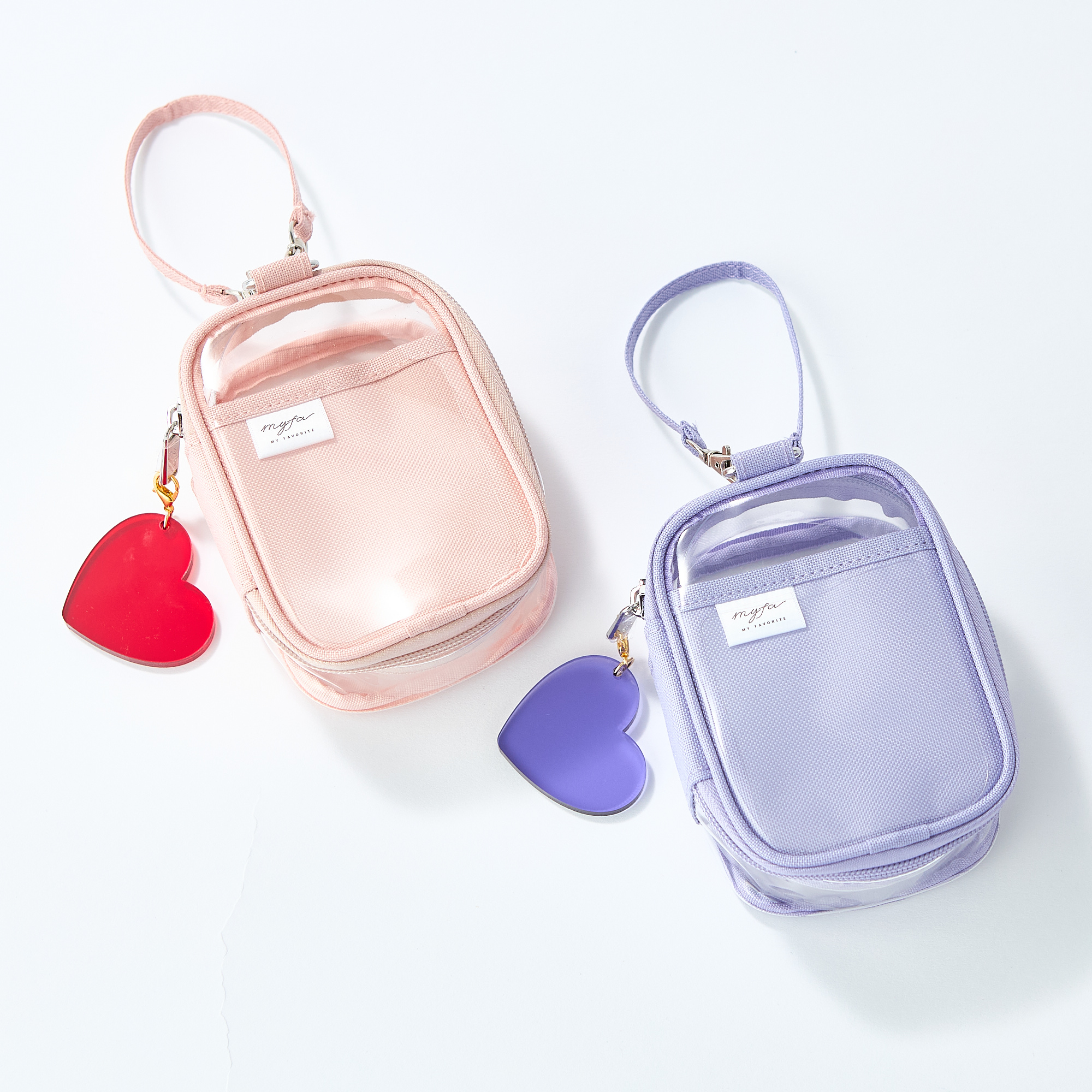 ハンドメイド　ポーチにもなる小物入れ２点セットとチャーム4点セット2種類 ハンドメイド ポーチにもなる小物入れ2点セットとチャーム4点セット2