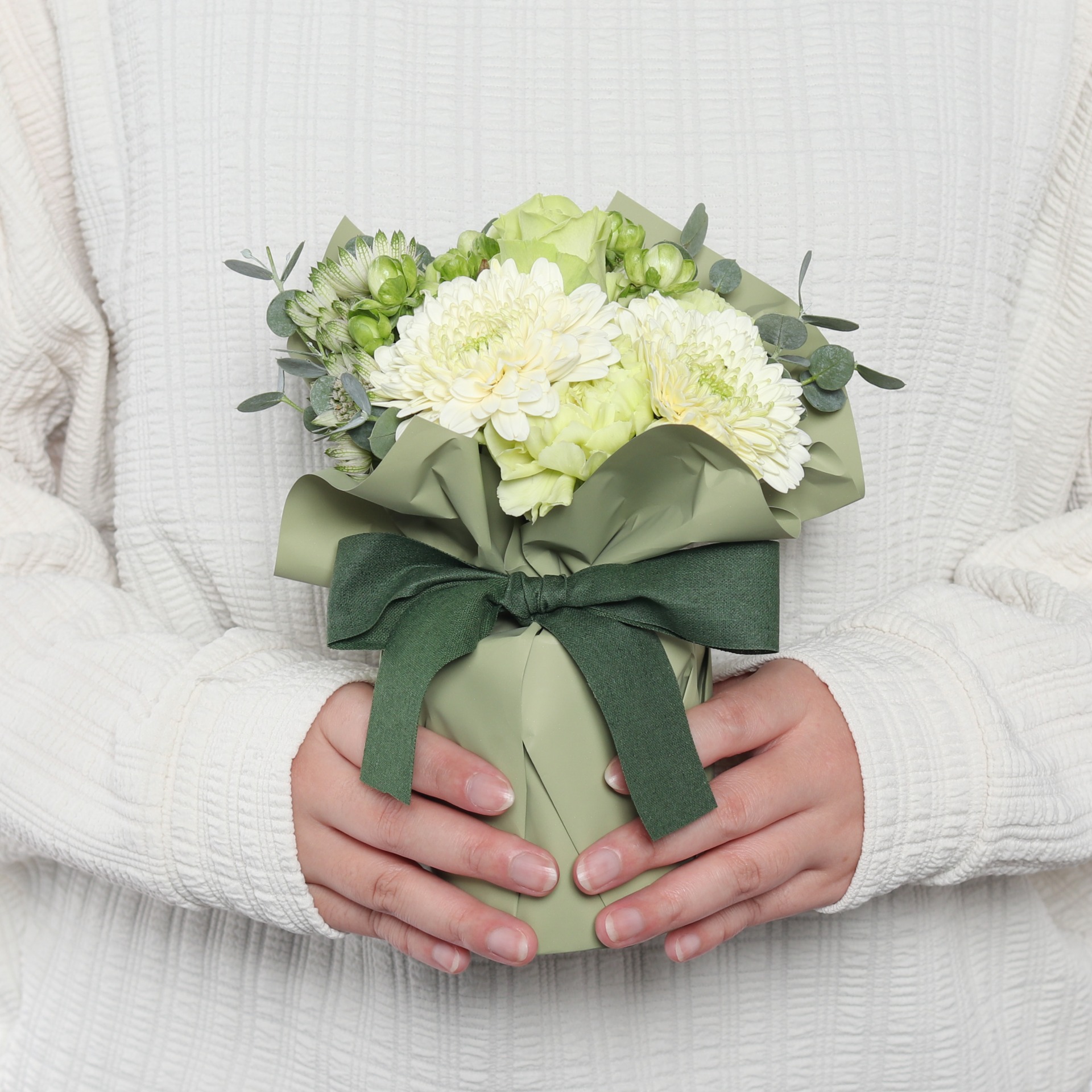 【結婚祝いに】 カタログギフト“Wedding”＆そのまま飾れる季節のお花のブーケ