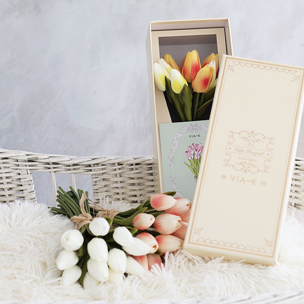 【結婚祝いに】 カタログギフト“Wedding”＆そのまま飾れる季節のお花のブーケ