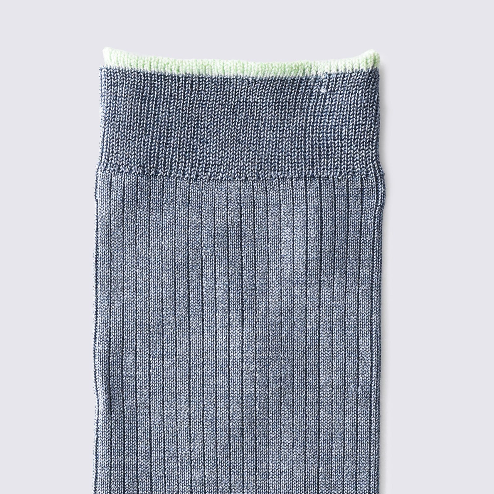 肌にやさしいシルクソックス