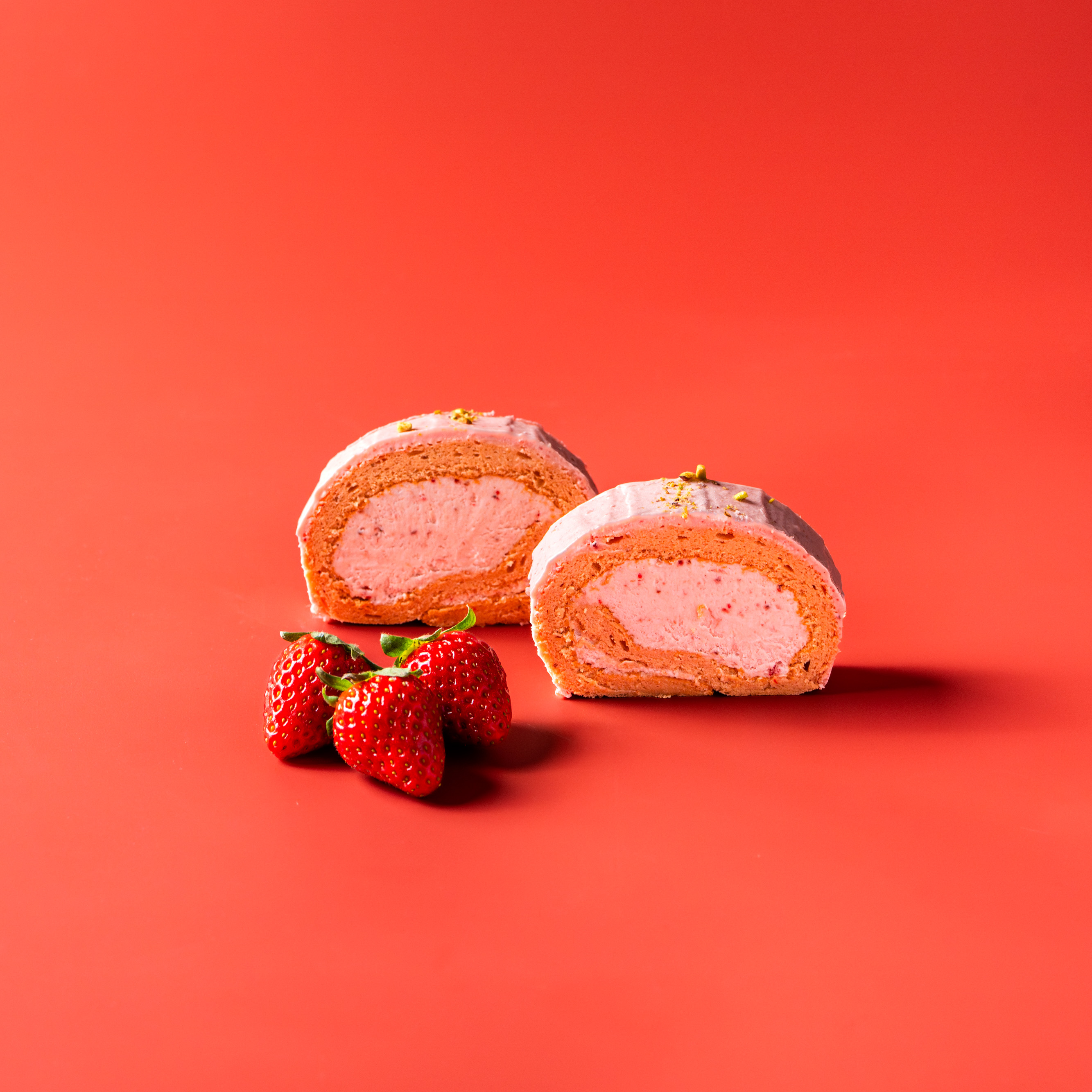 古都華苺のロールケーキ