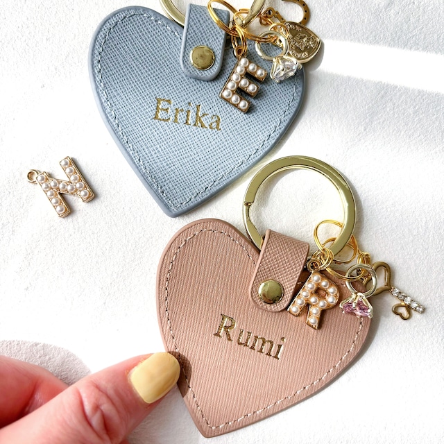 【名入れ】オーダーメイド本革キーリング（パールイニシャルチャーム付き）