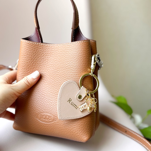 【名入れ】オーダーメイド本革キーリング（パールイニシャルチャーム付き）