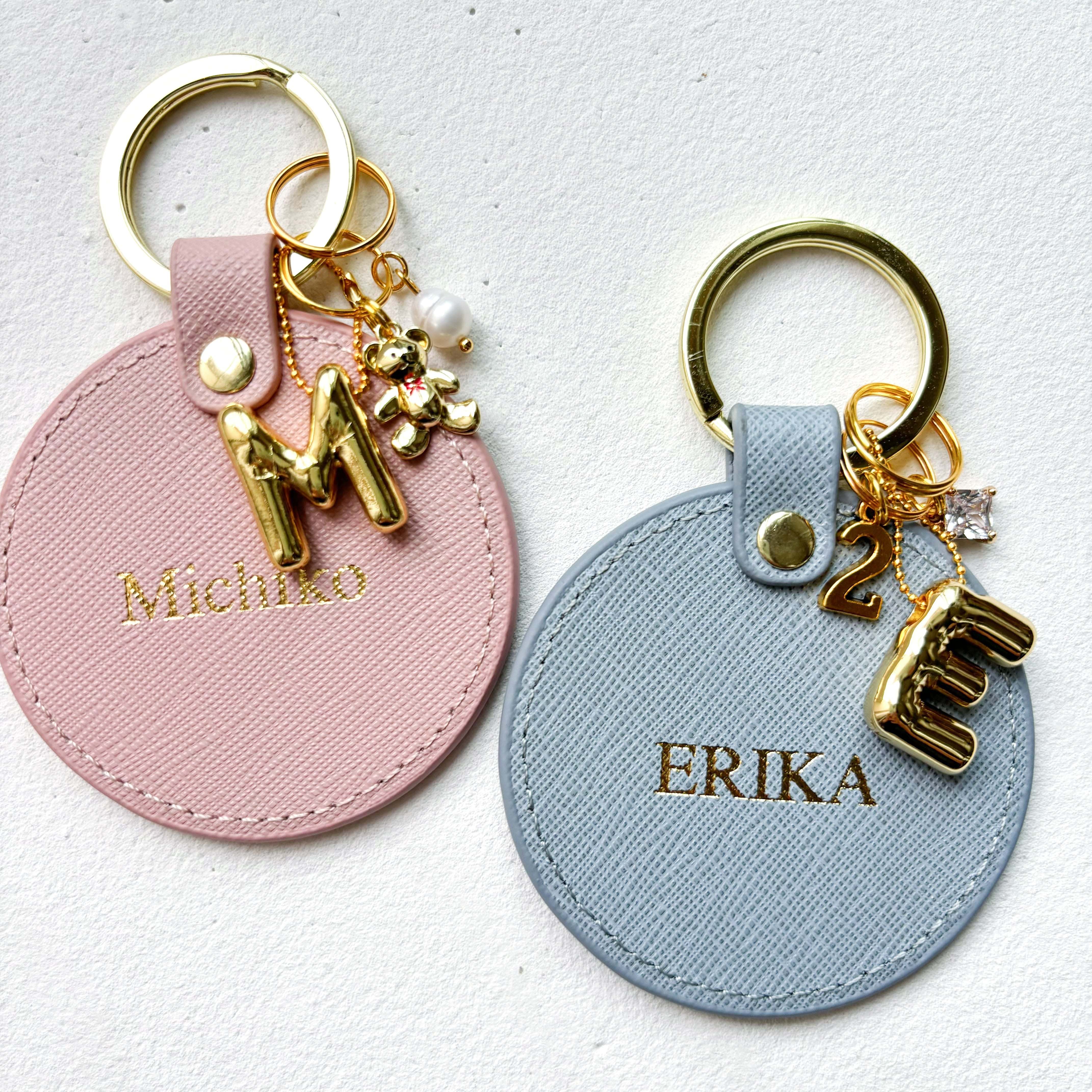 【名入れ】オーダーメイド本革キーリング（バルーンみたいなイニシャルチャーム付き）