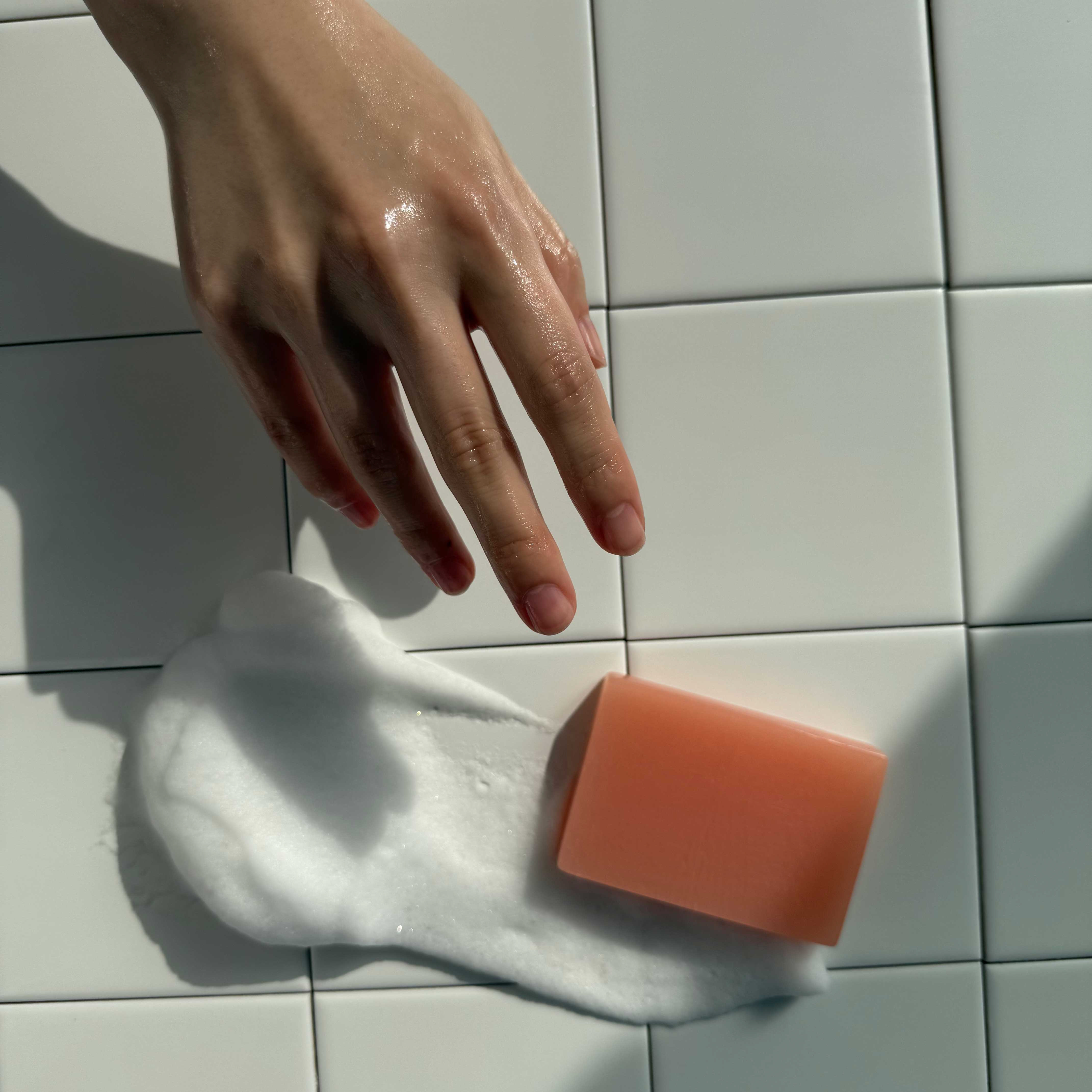 肌にうるおいを与える 日本製フェイス用ヴィーガン石鹸【美容液成分40%以上配合】