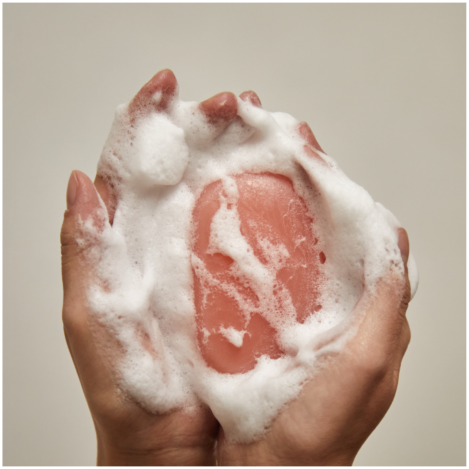 肌にうるおいを与える 日本製フェイス用ヴィーガン石鹸【美容液成分40%以上配合】