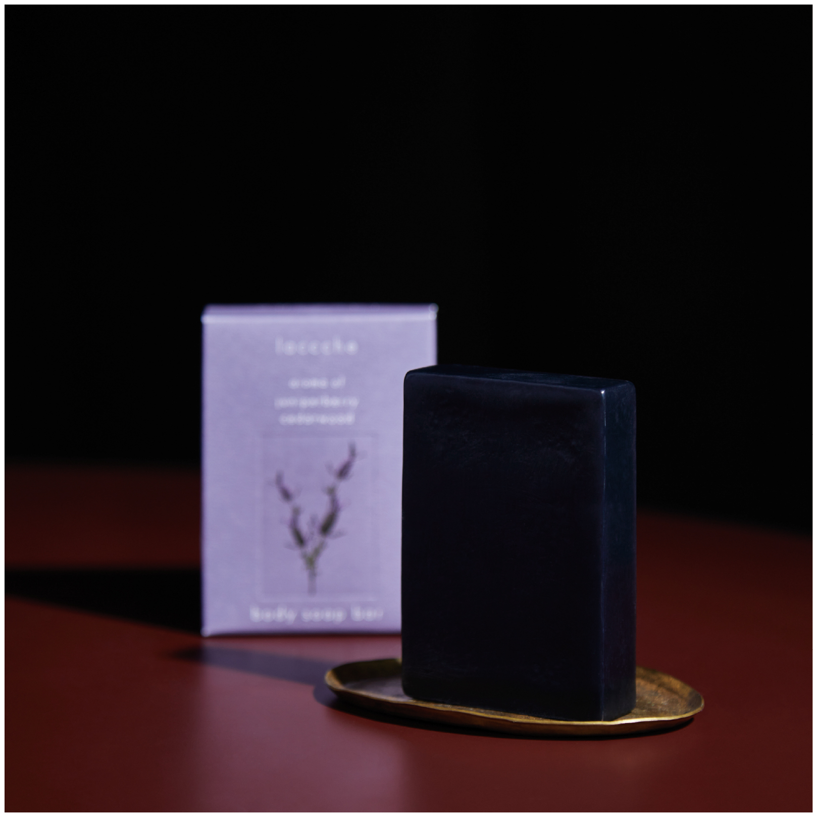 炭と美容成分のWケア 日本製ボディ用ヴィーガン石鹸【美容液成分40%以上配合】