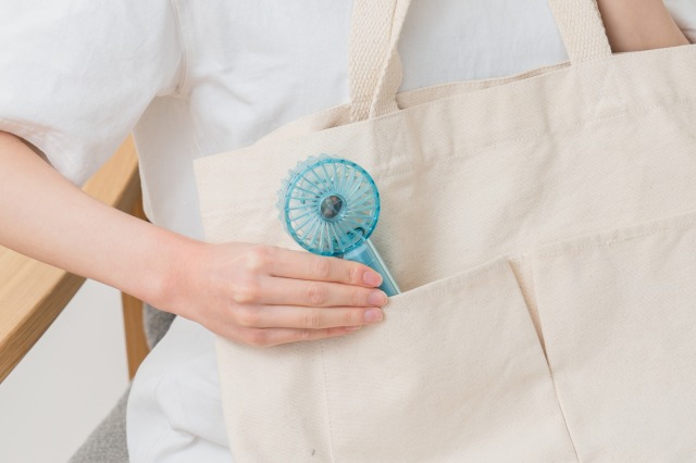 好みの色で組み合わせ！名入れミラーと光るミニクリアファンセット