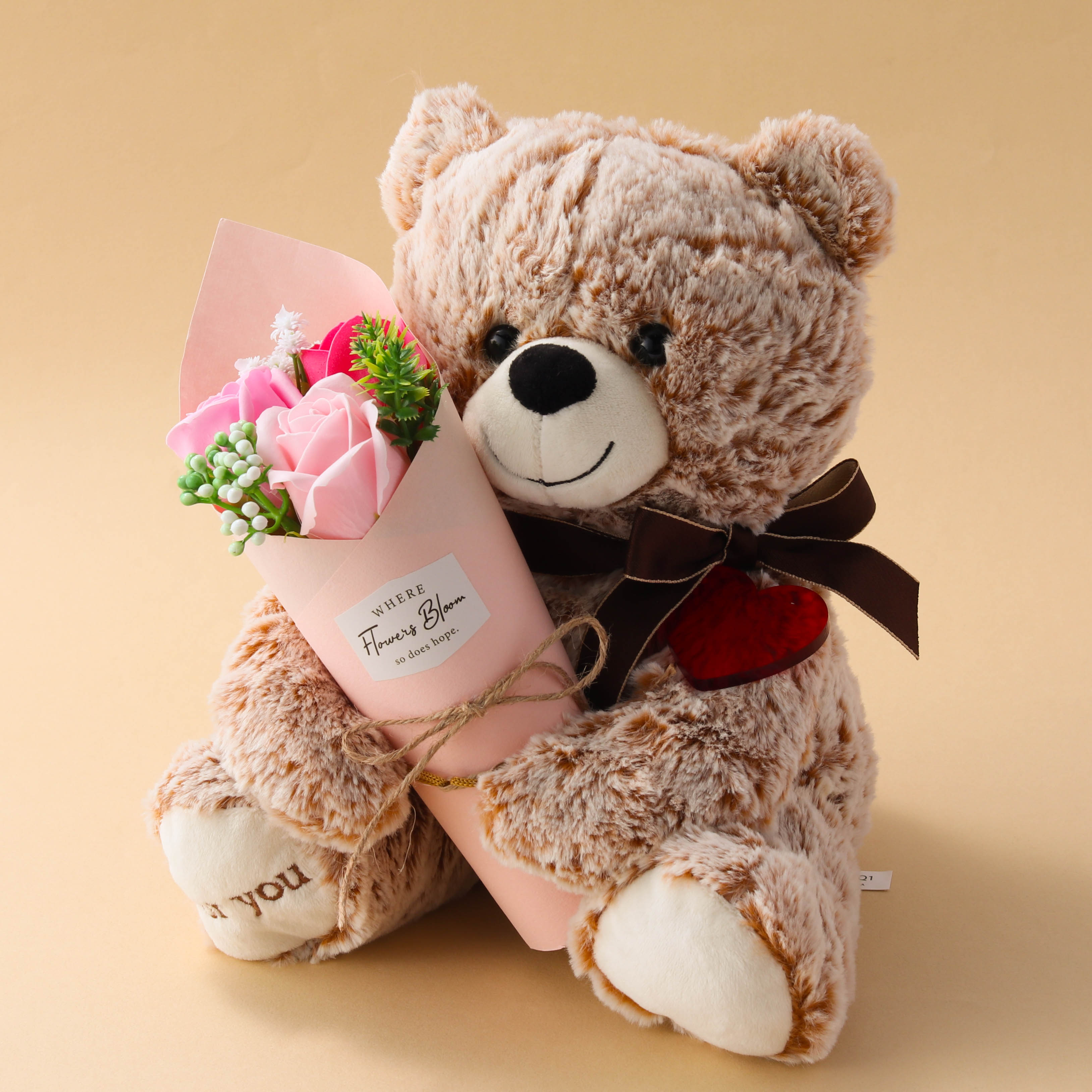 【名入れギフト】ハートチャーム付きフラワーテディベア