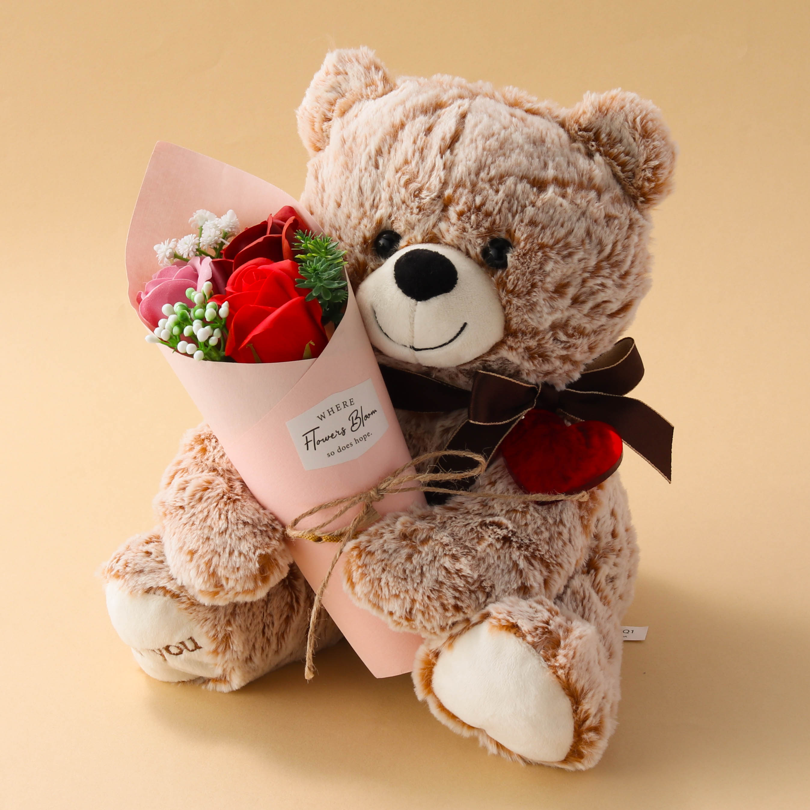 【名入れギフト】ハートチャーム付きフラワーテディベア