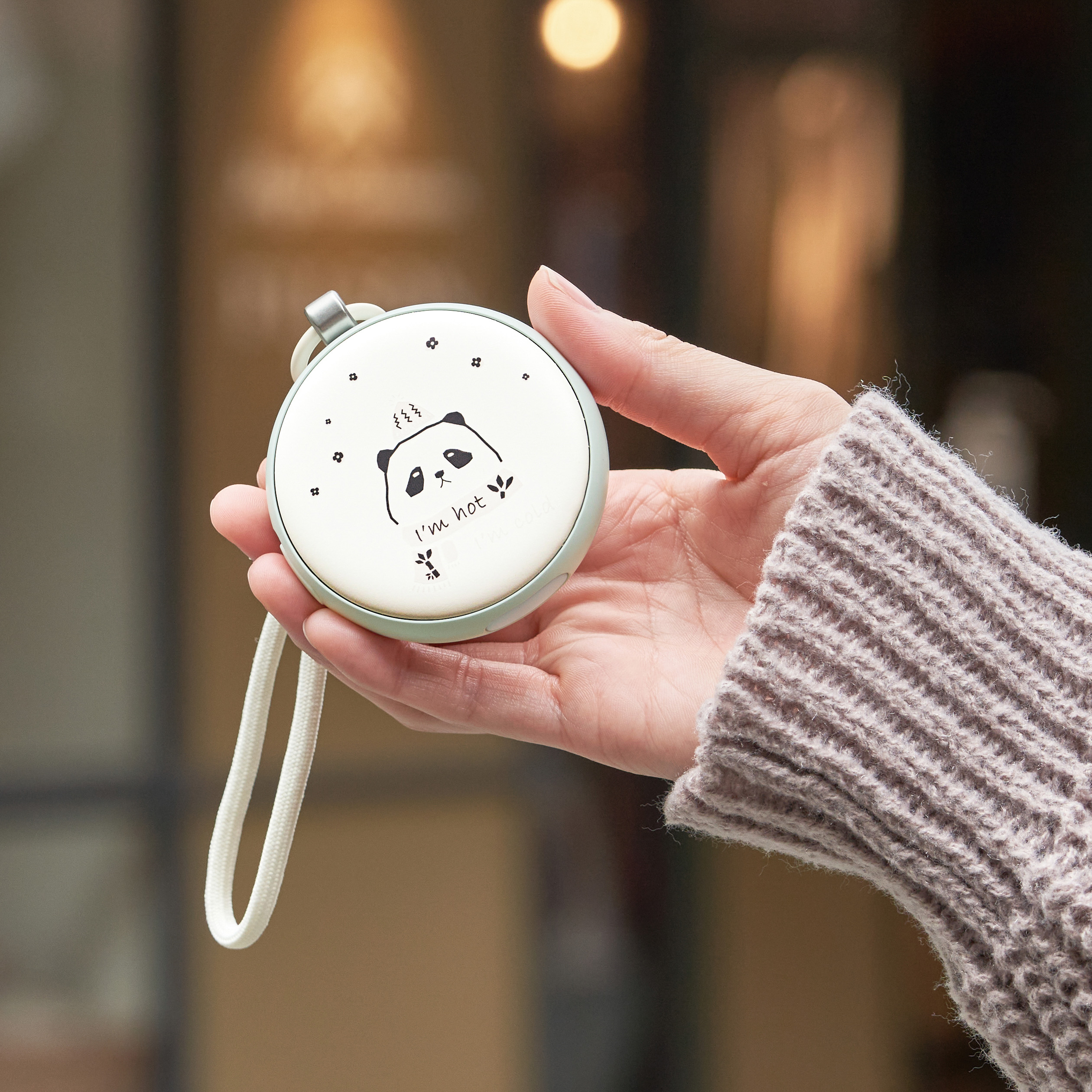 温度変化でデザインが変わる使い捨てないカイロLEDライト付