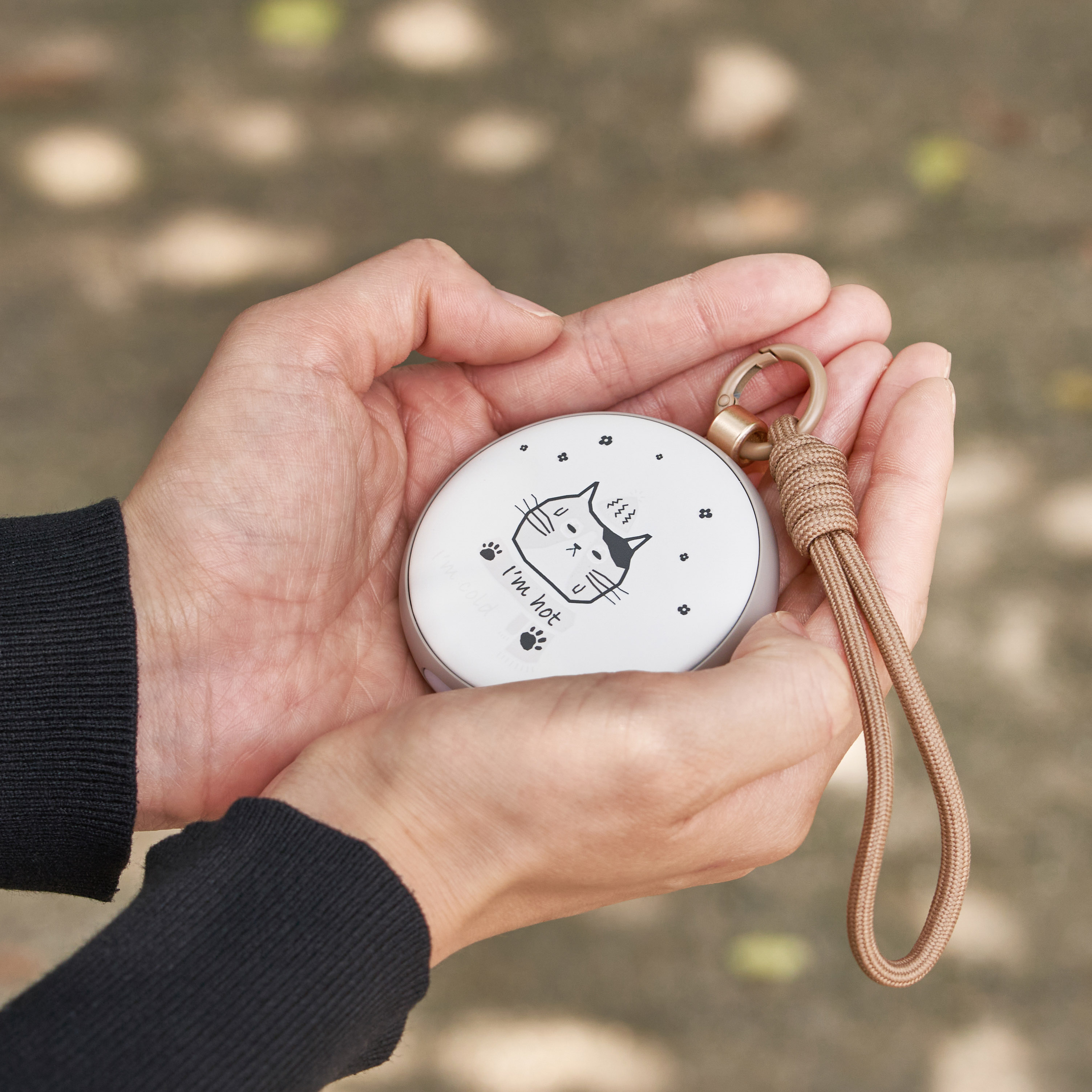 温度変化でデザインが変わる使い捨てないカイロLEDライト付