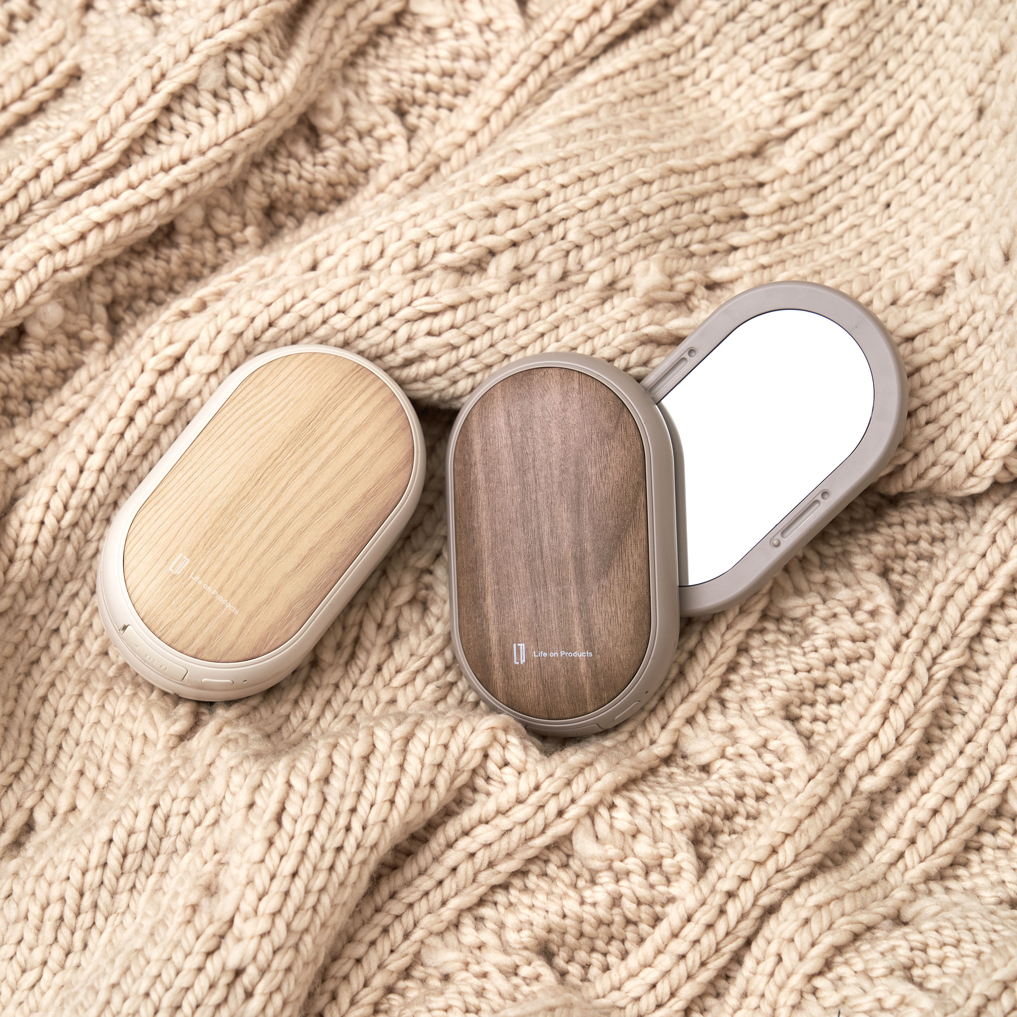 両手で使えるシェアカイロ モバイルバッテリー機能付 -Premium WOOD-