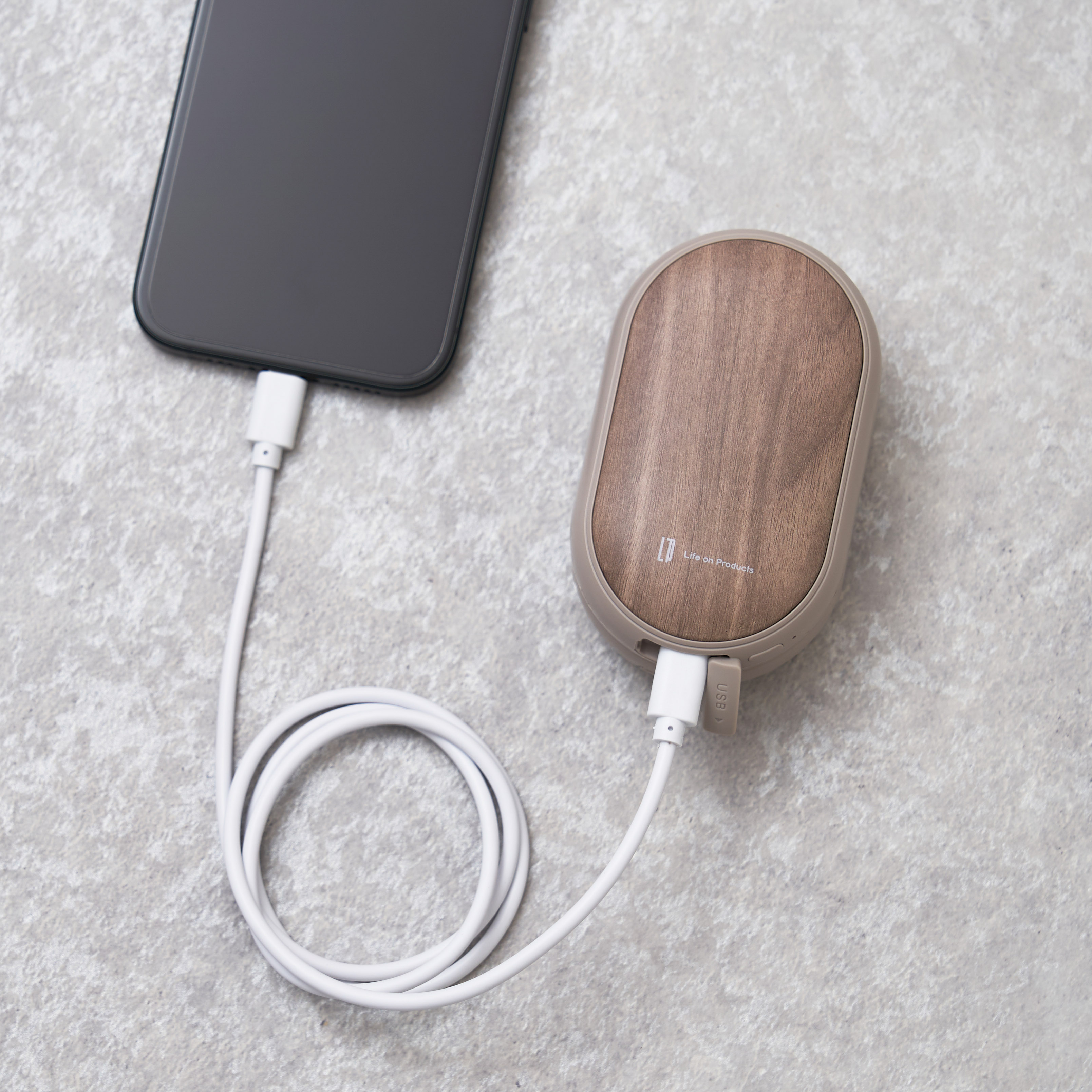 両手で使えるシェアカイロ モバイルバッテリー機能付 -Premium WOOD-