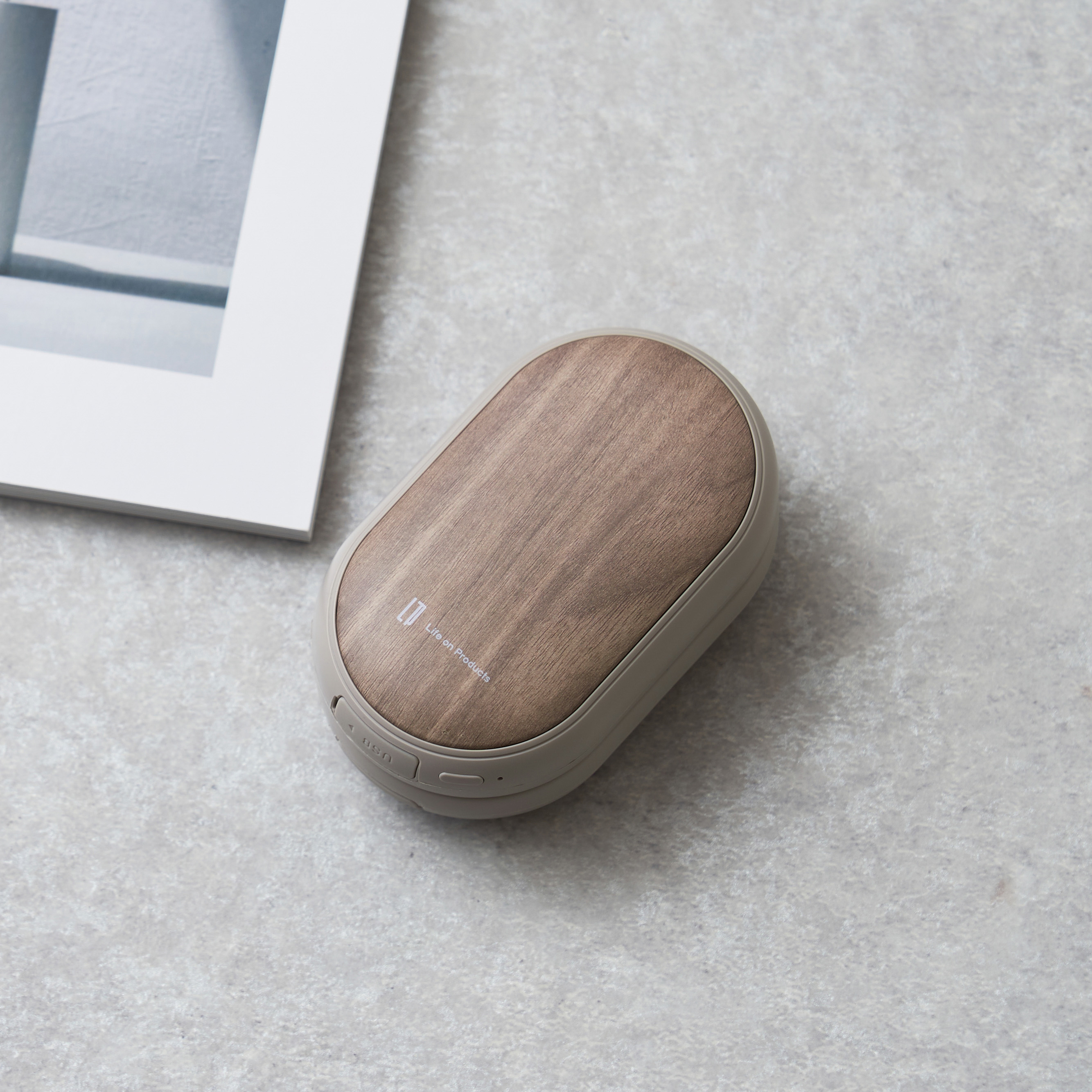 両手で使えるシェアカイロ モバイルバッテリー機能付 -Premium WOOD-