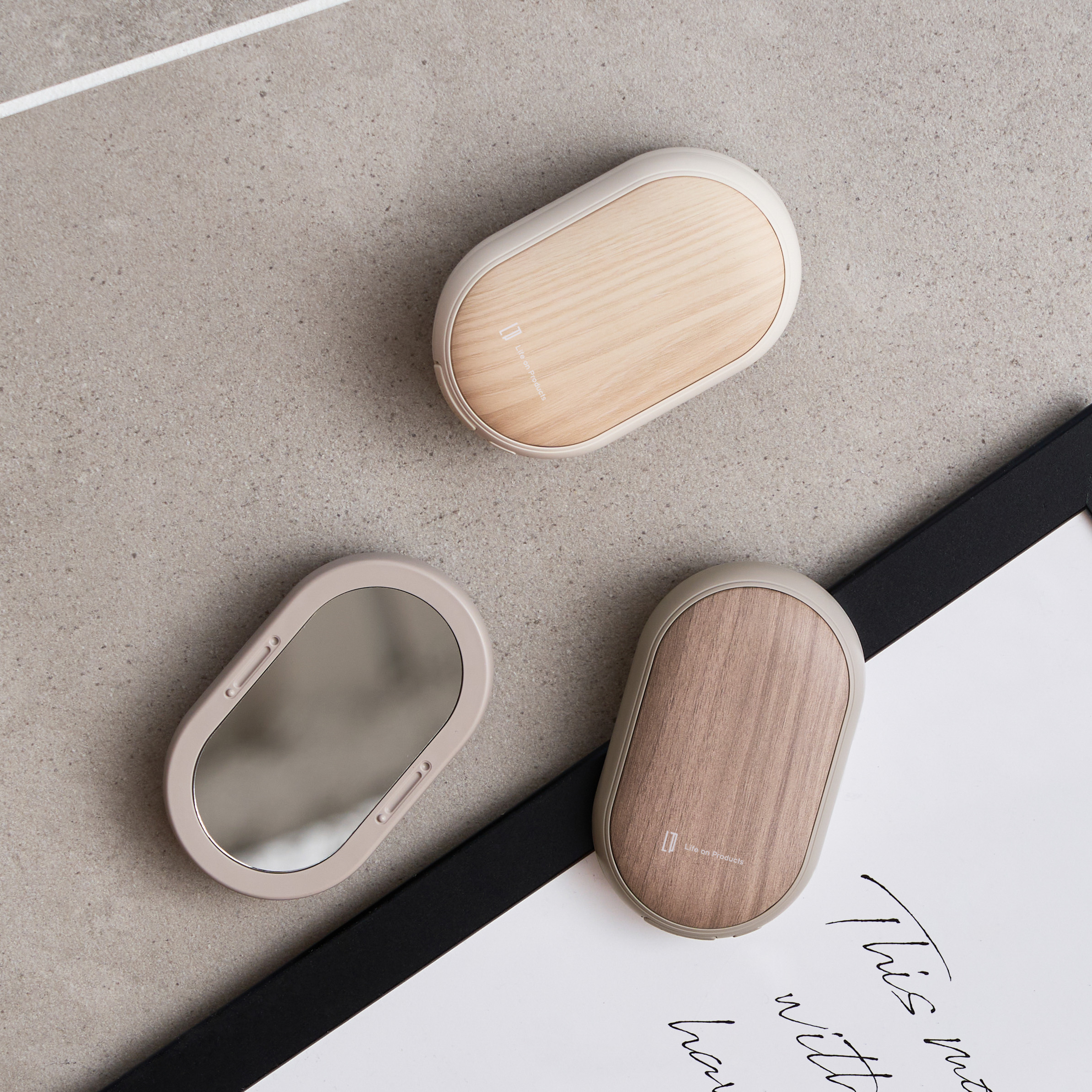 両手で使えるシェアカイロ モバイルバッテリー機能付 -Premium WOOD-