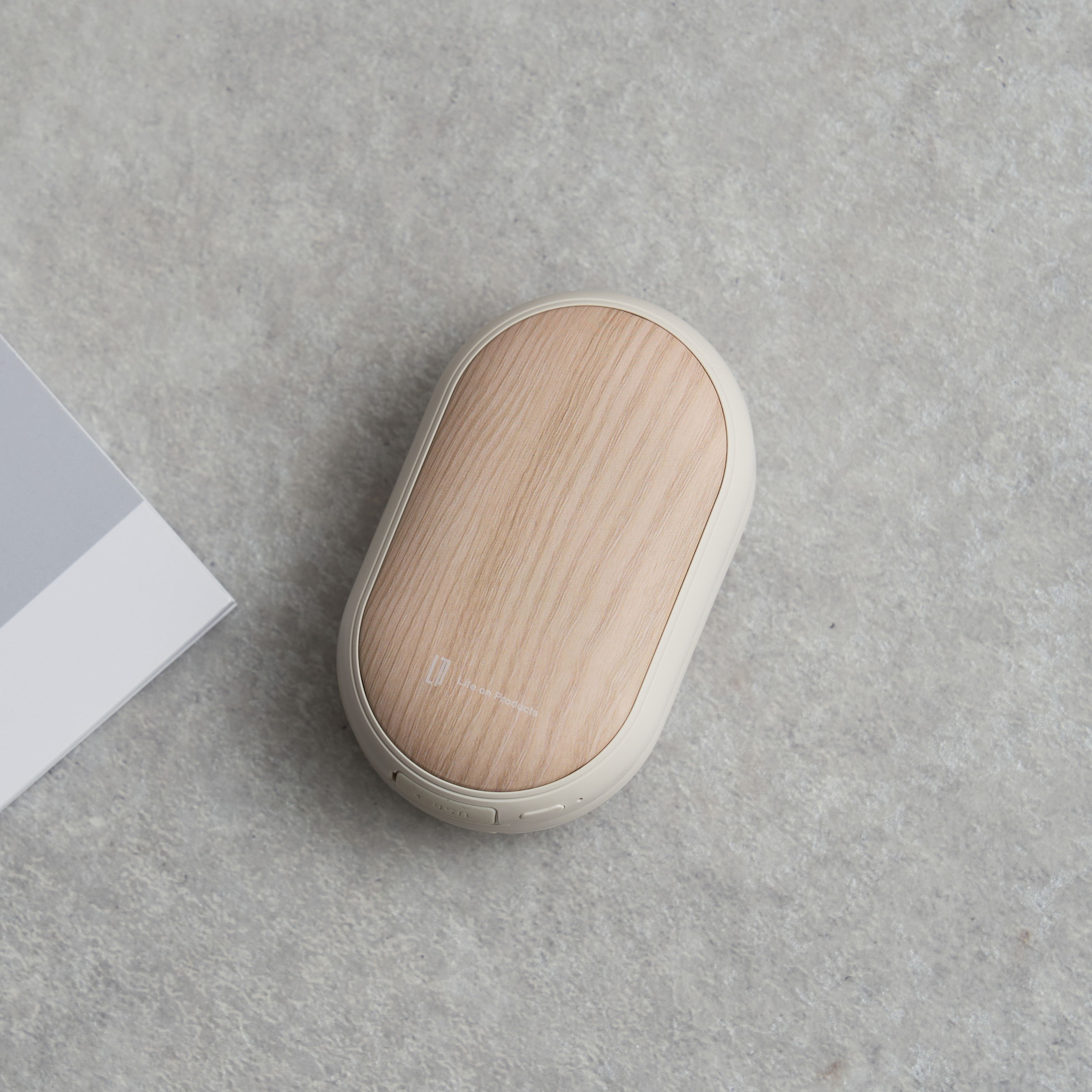 両手で使えるシェアカイロ モバイルバッテリー機能付 -Premium WOOD-