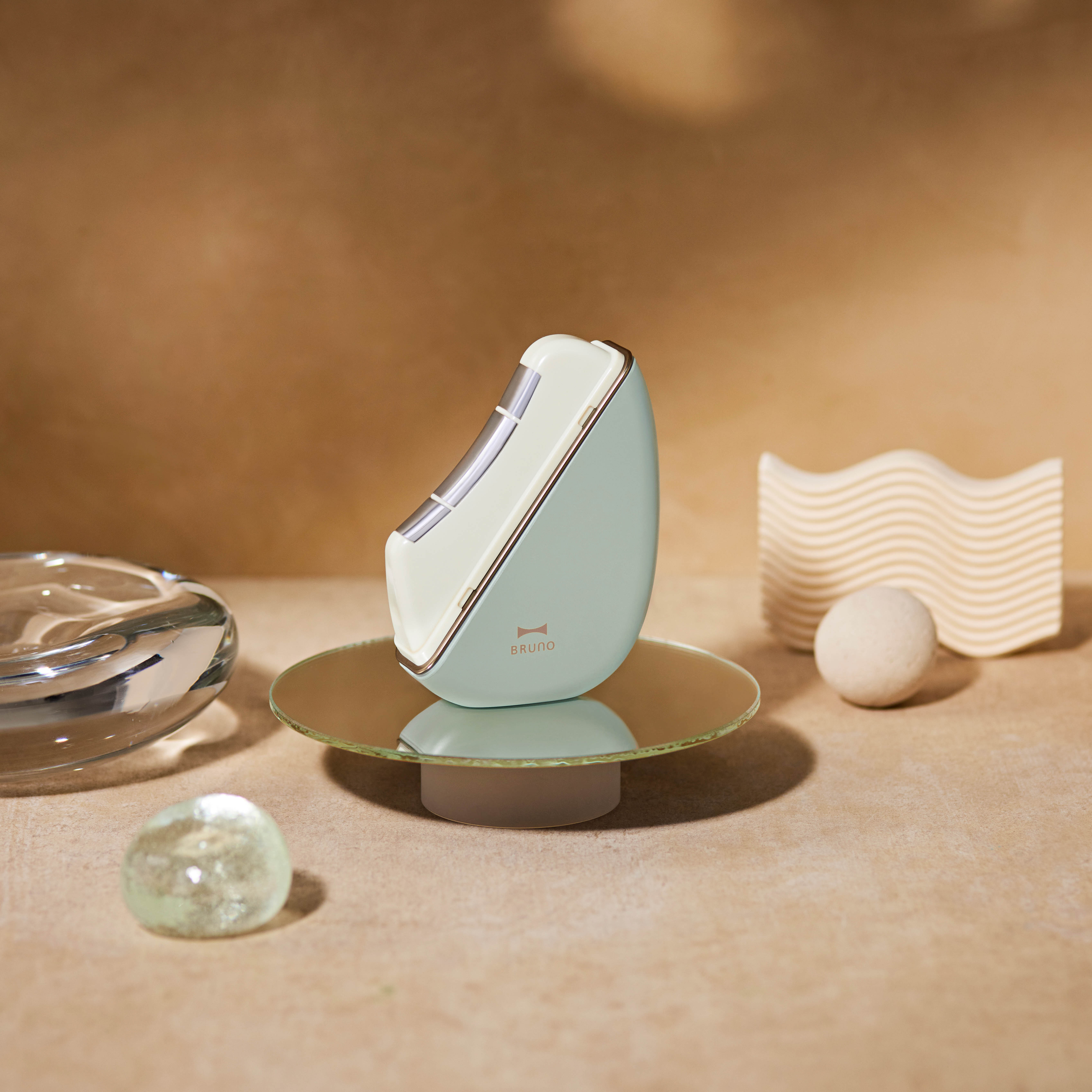 BRUNO 温冷EMSフェイシャルリフト 温冷EMSフェイシャルリフト | BRUNO（ブルーノ）のプレゼント・ギフト