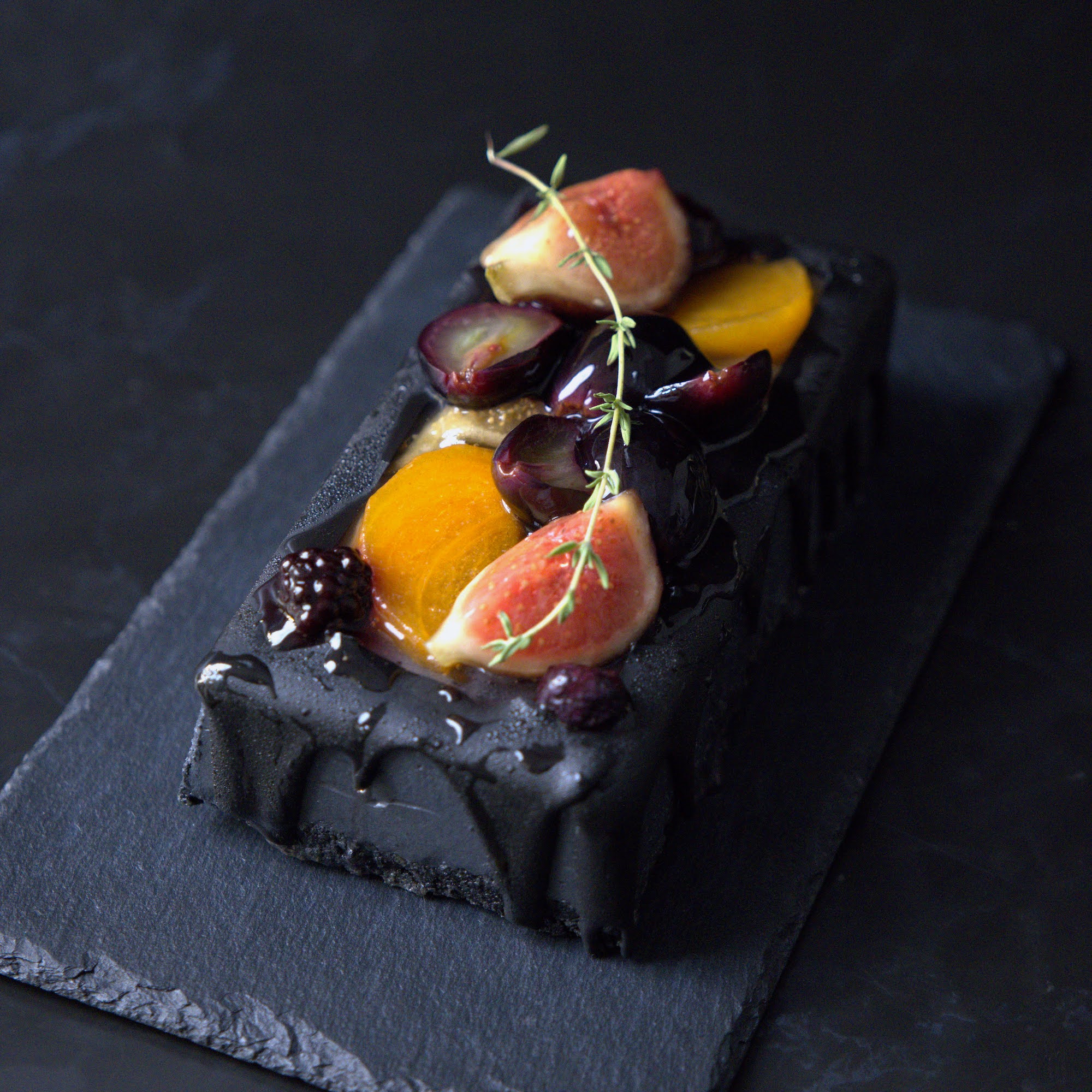 【期間限定】宝石箱のような秋のフルーツのチーズムースドリップケーキ
