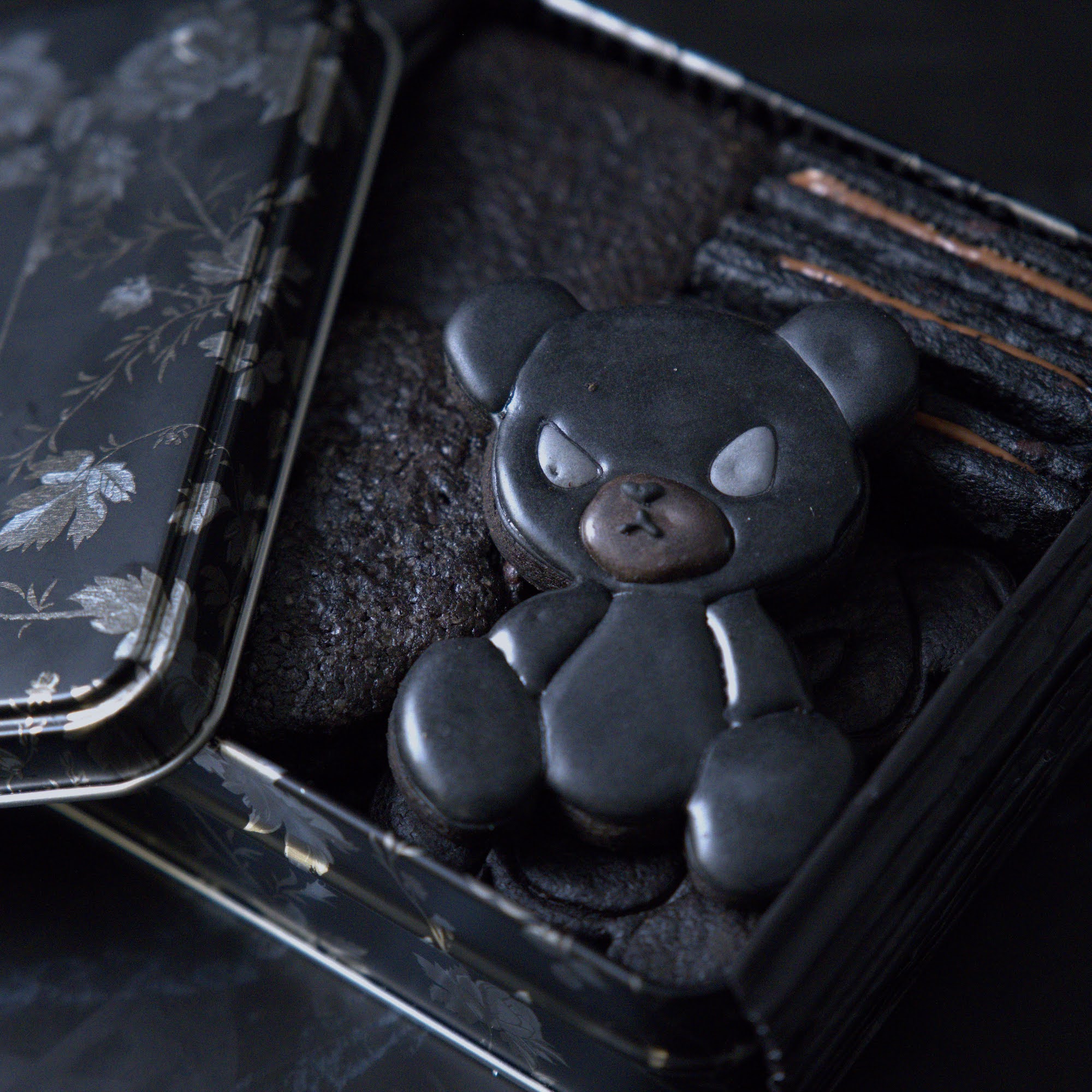 アイシングクッキー入りチョコレートクッキー缶 - ブラックパリオリジナル