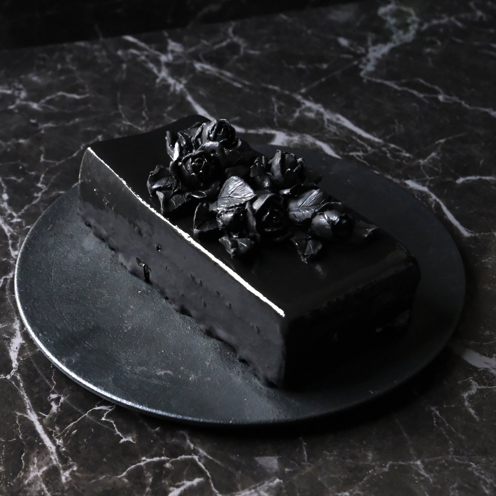 【期間限定】薔薇のブーケを飾ったアートピースレアチーズケーキ：ハロウィン2025