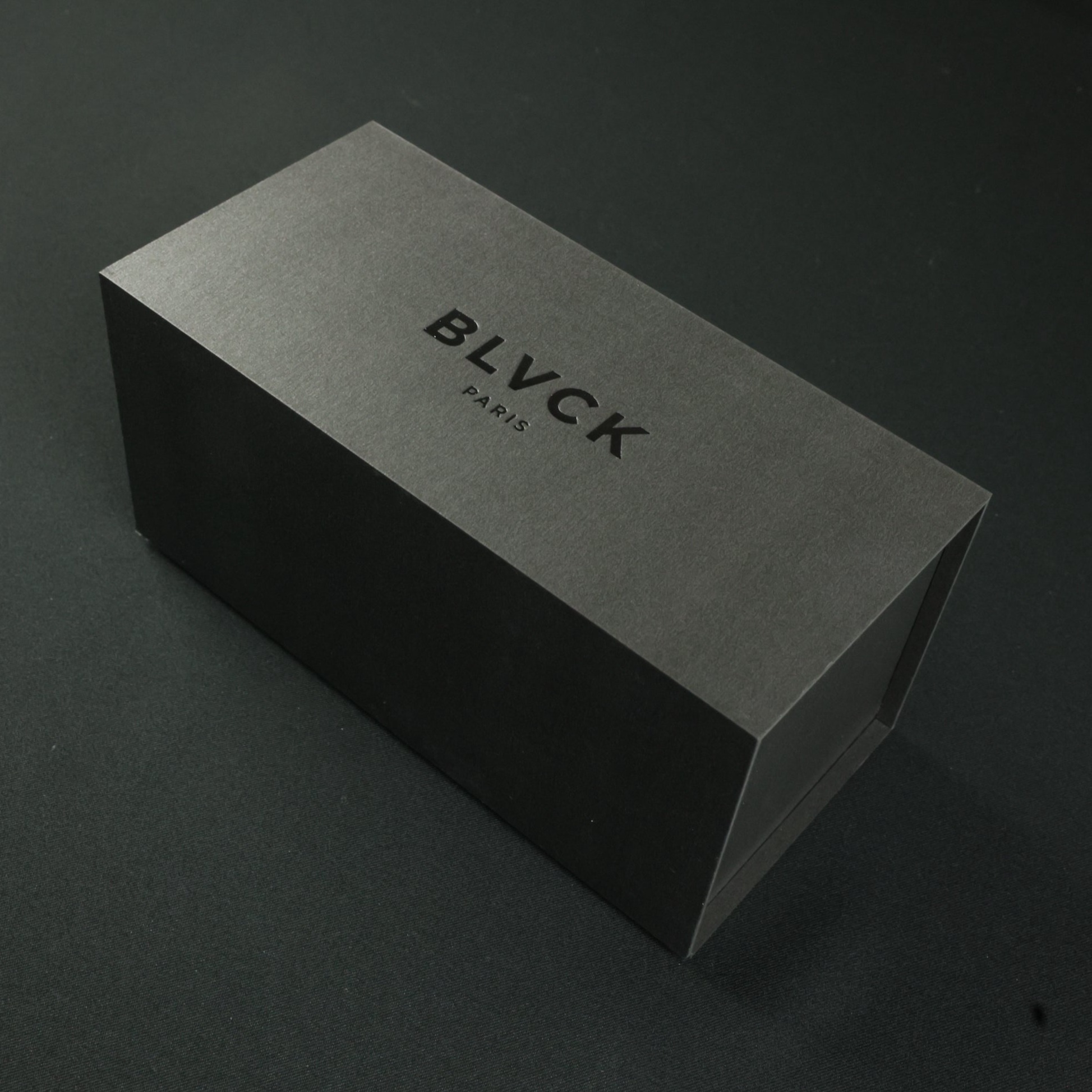 【期間限定】黒蛇が纏うアートピースショコラケーキ：ハロウィン2025